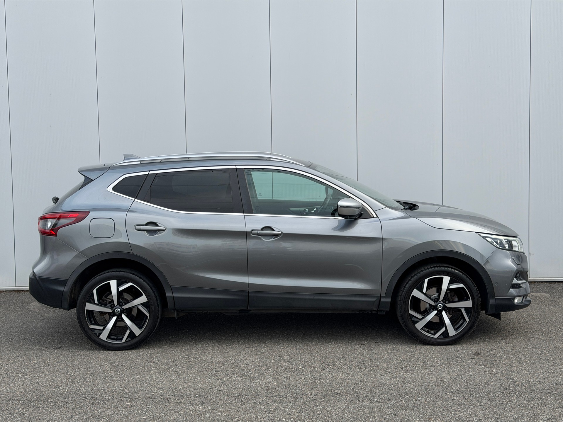NISSAN Qashqai 1.6 DIG-T tekna + FACELIFT-image-2
