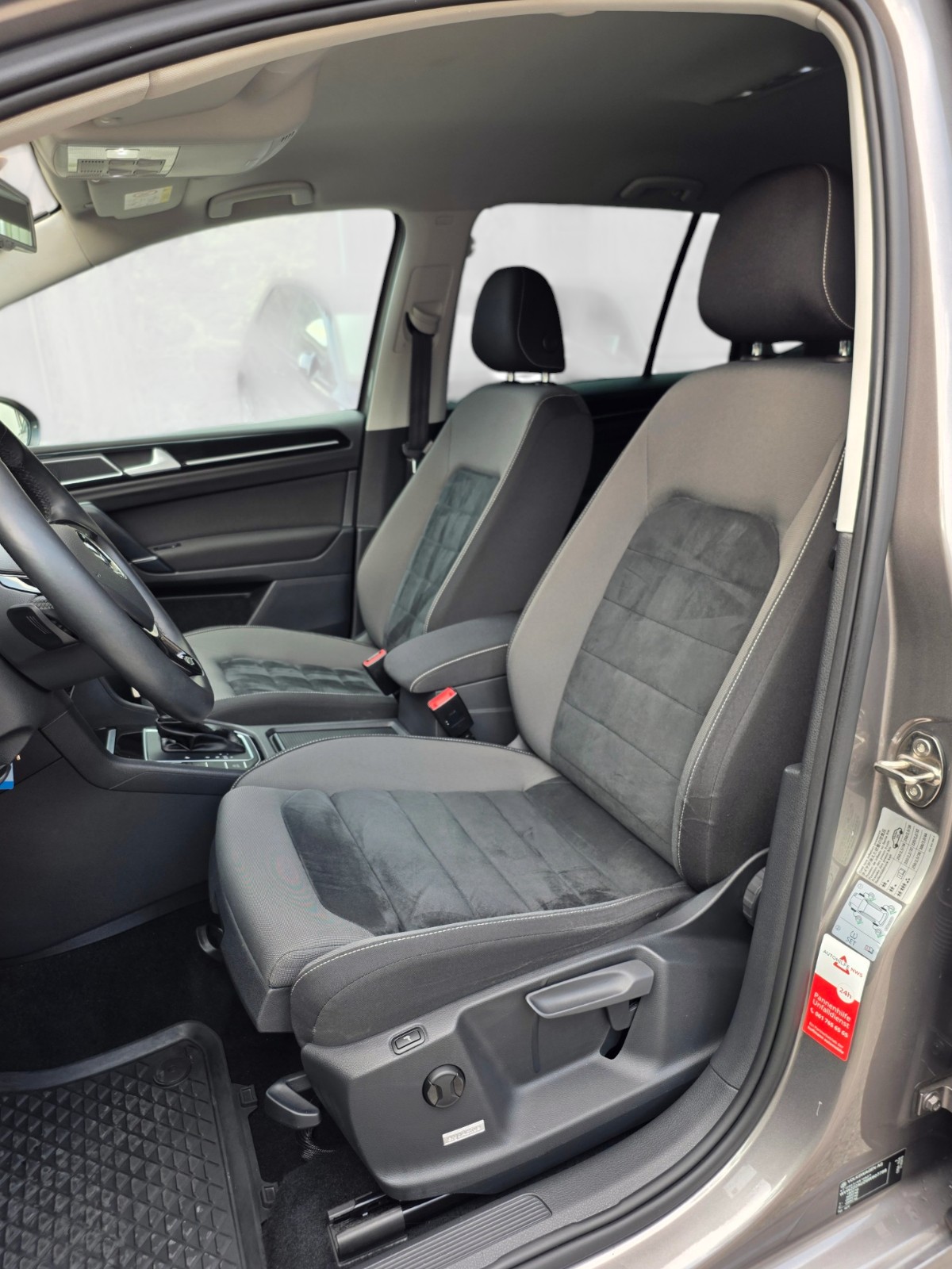 VW Golf Sportsvan 1.4 TSI Highline DSG-image-11