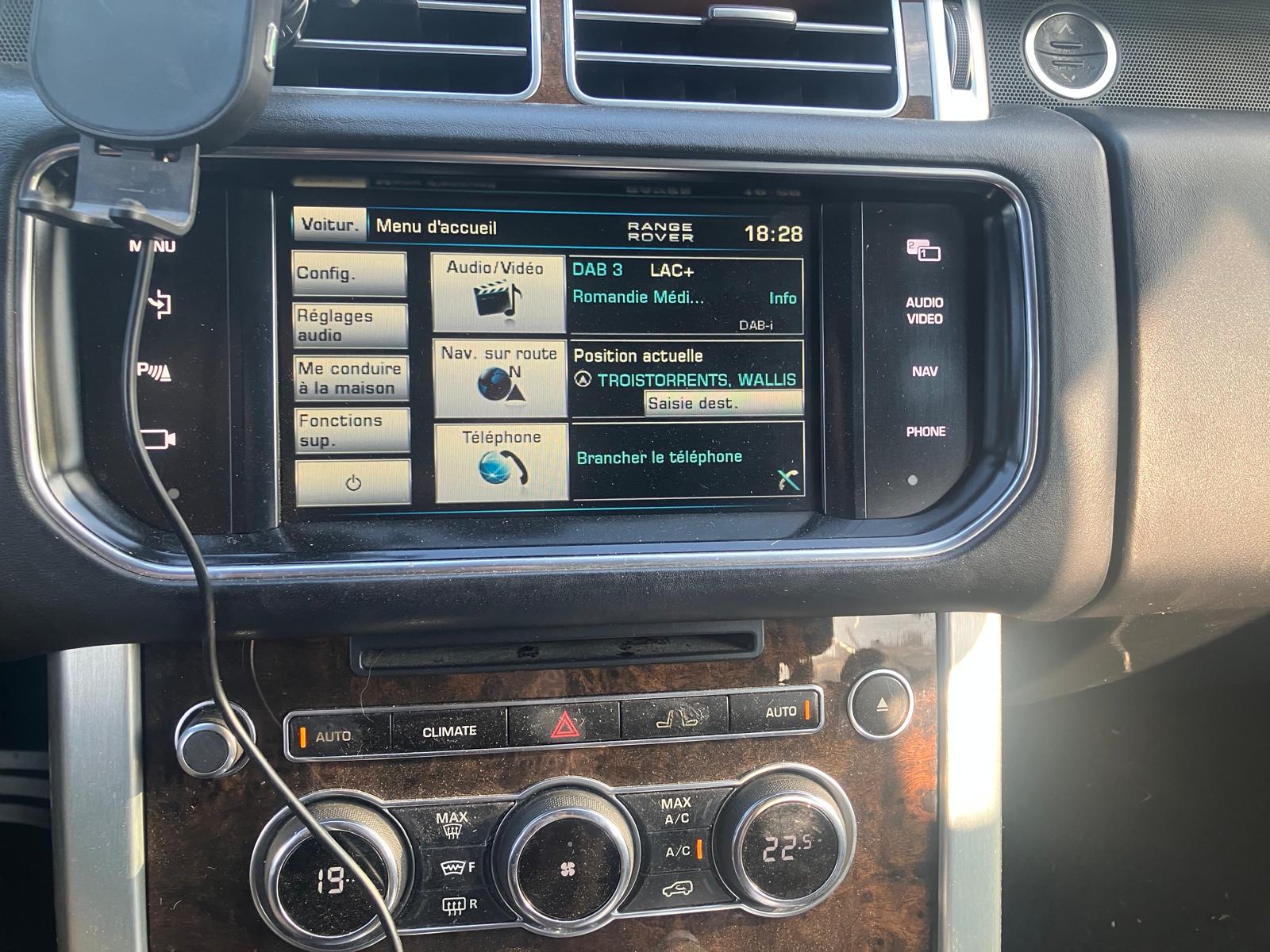 LAND ROVER 4.4 SDV8 Autobiography-image-1