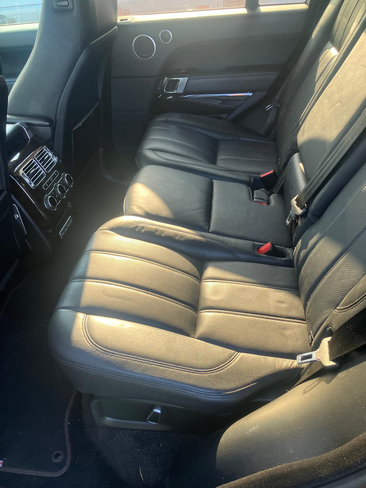 LAND ROVER 4.4 SDV8 Autobiography-image-2