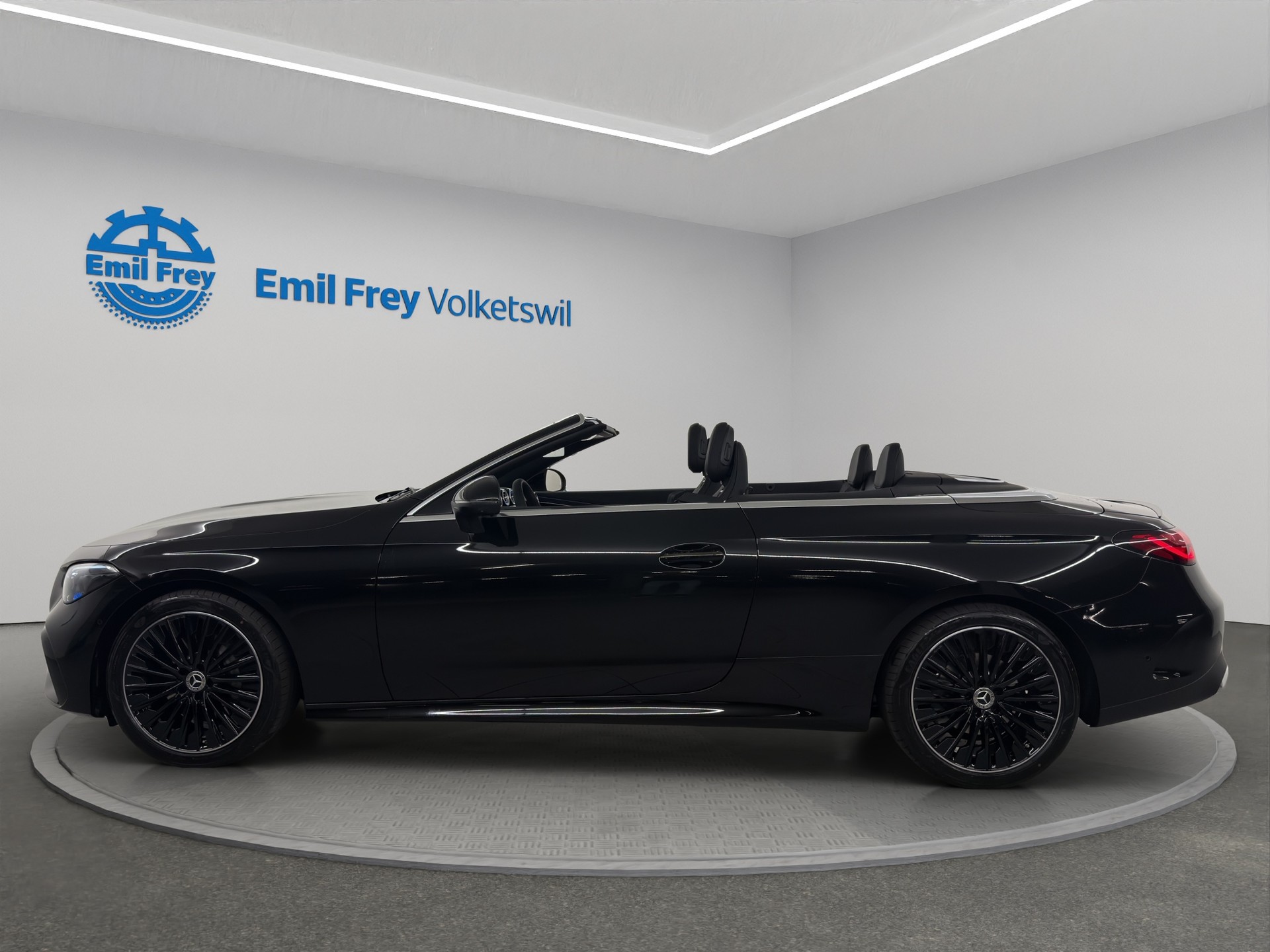 MERCEDES-BENZ CLE 200 AMG Line 4matic Cabriolet-image-4