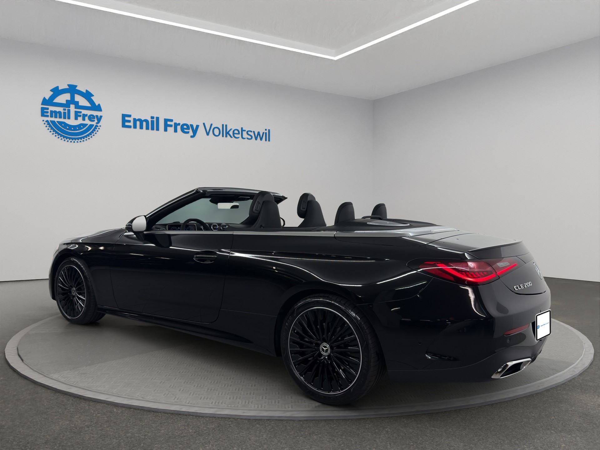 MERCEDES-BENZ CLE 200 AMG Line 4matic Cabriolet-image-5