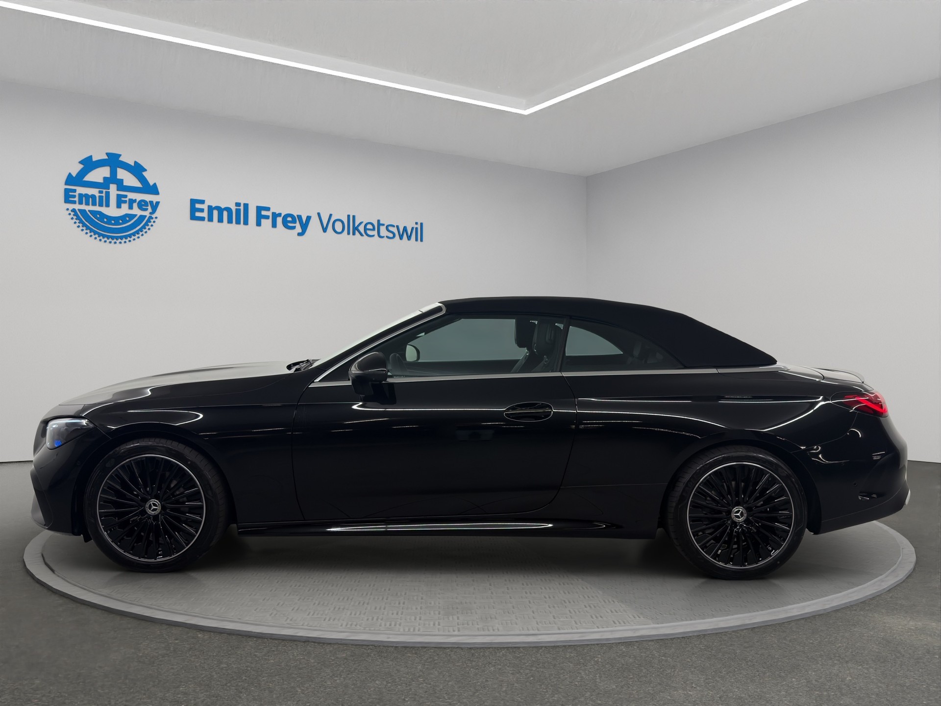 MERCEDES-BENZ CLE 200 AMG Line 4matic Cabriolet-showroom-element-1