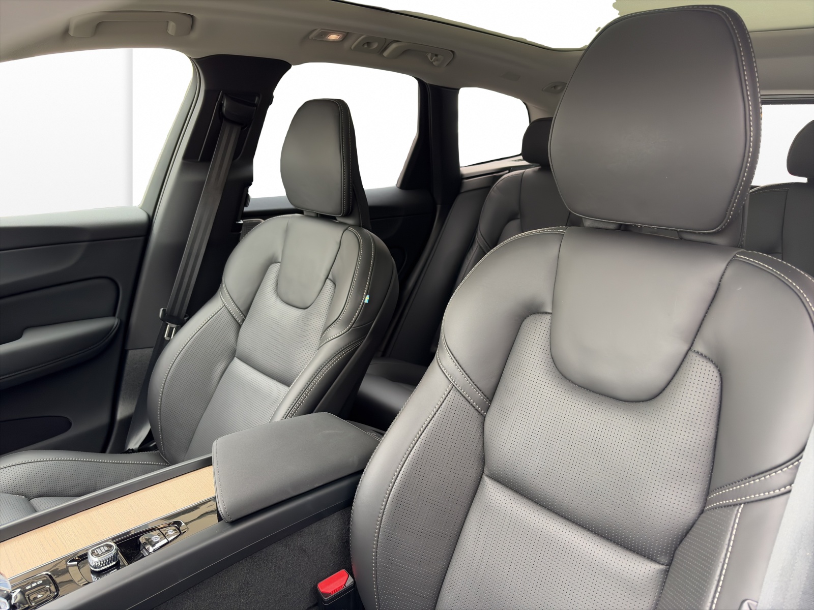 VOLVO XC60 2.0 T8 TE Ultra Bright eAWD-image-8