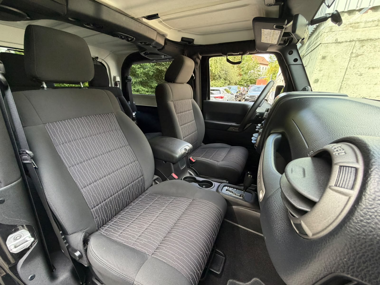 JEEP Wrangler 3.6 Sport Automatic-image-23