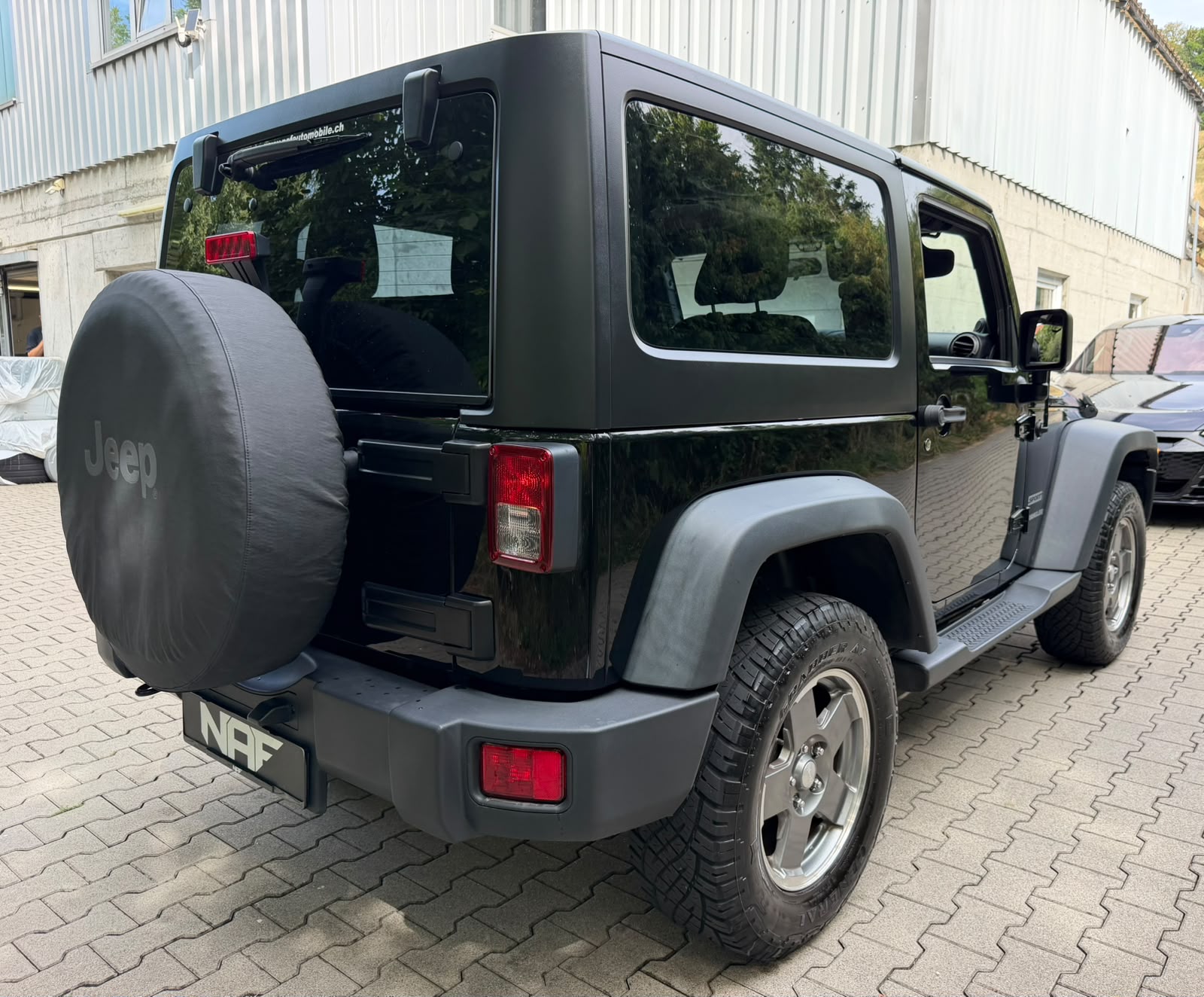 JEEP Wrangler 3.6 Sport Automatic-image-8