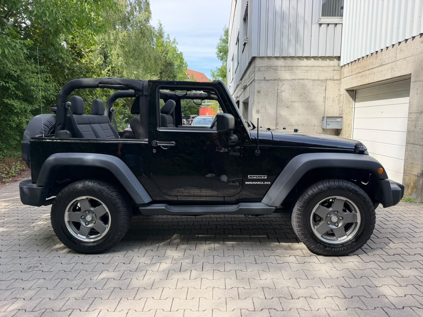 JEEP Wrangler 3.6 Sport Automatic-image-12