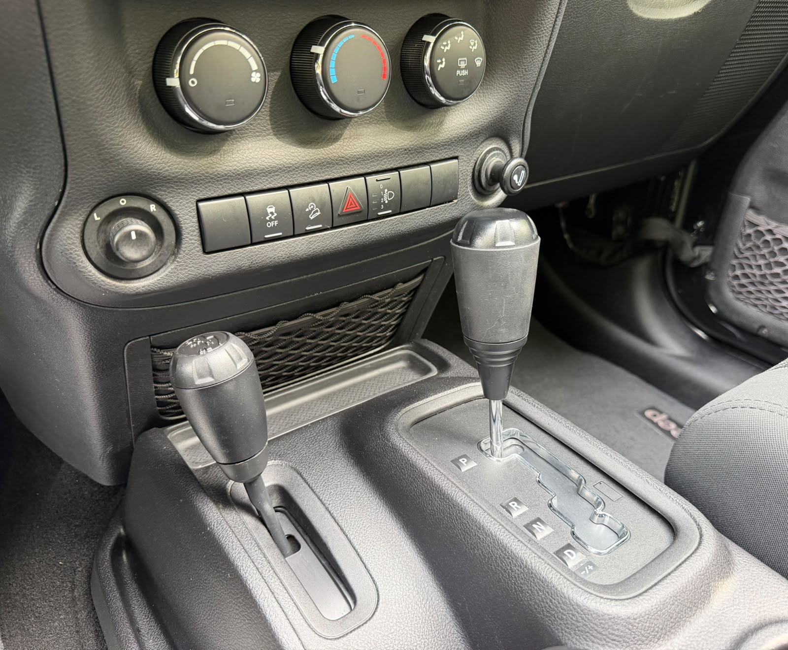 JEEP Wrangler 3.6 Sport Automatic-image-27
