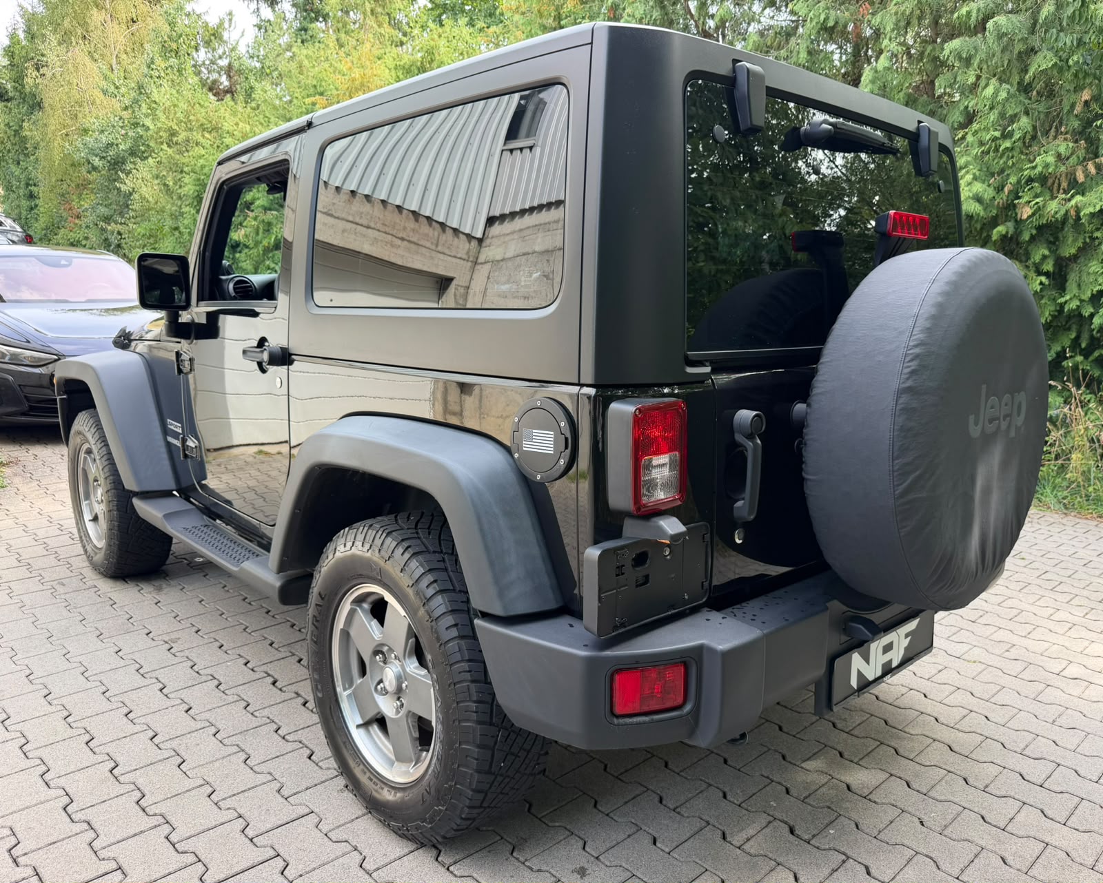 JEEP Wrangler 3.6 Sport Automatic-image-4