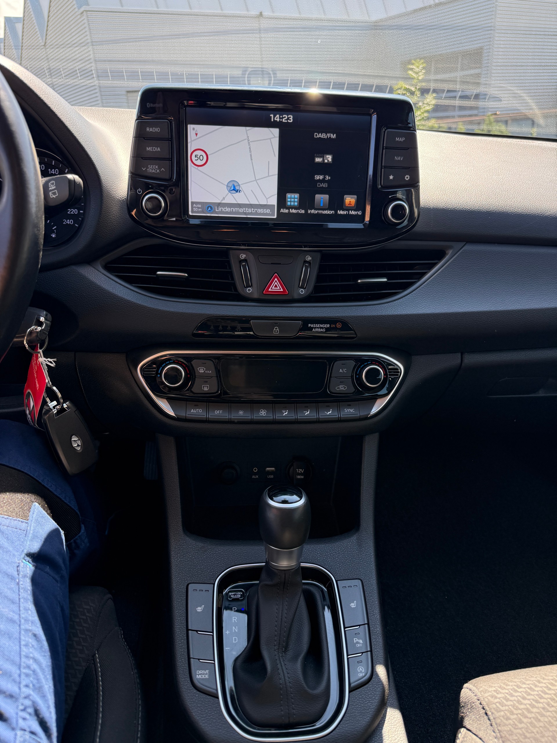 HYUNDAI i30 1.6 CRDi Amplia DCT-image-12
