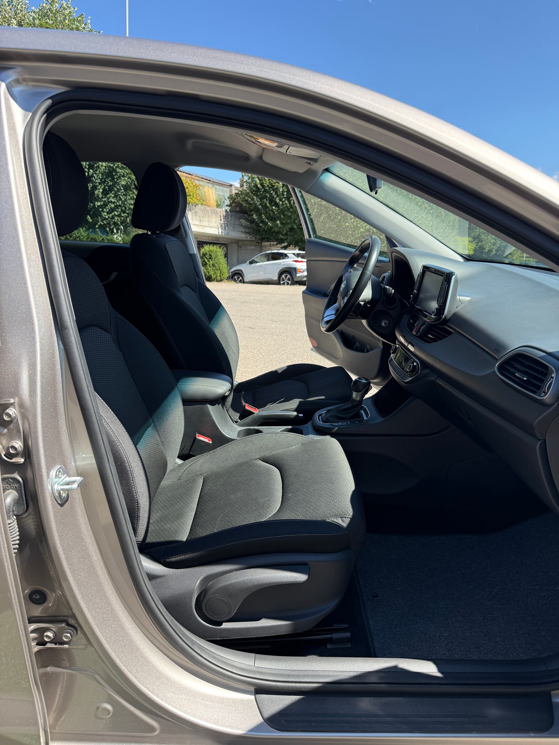 HYUNDAI i30 1.6 CRDi Amplia DCT-image-8