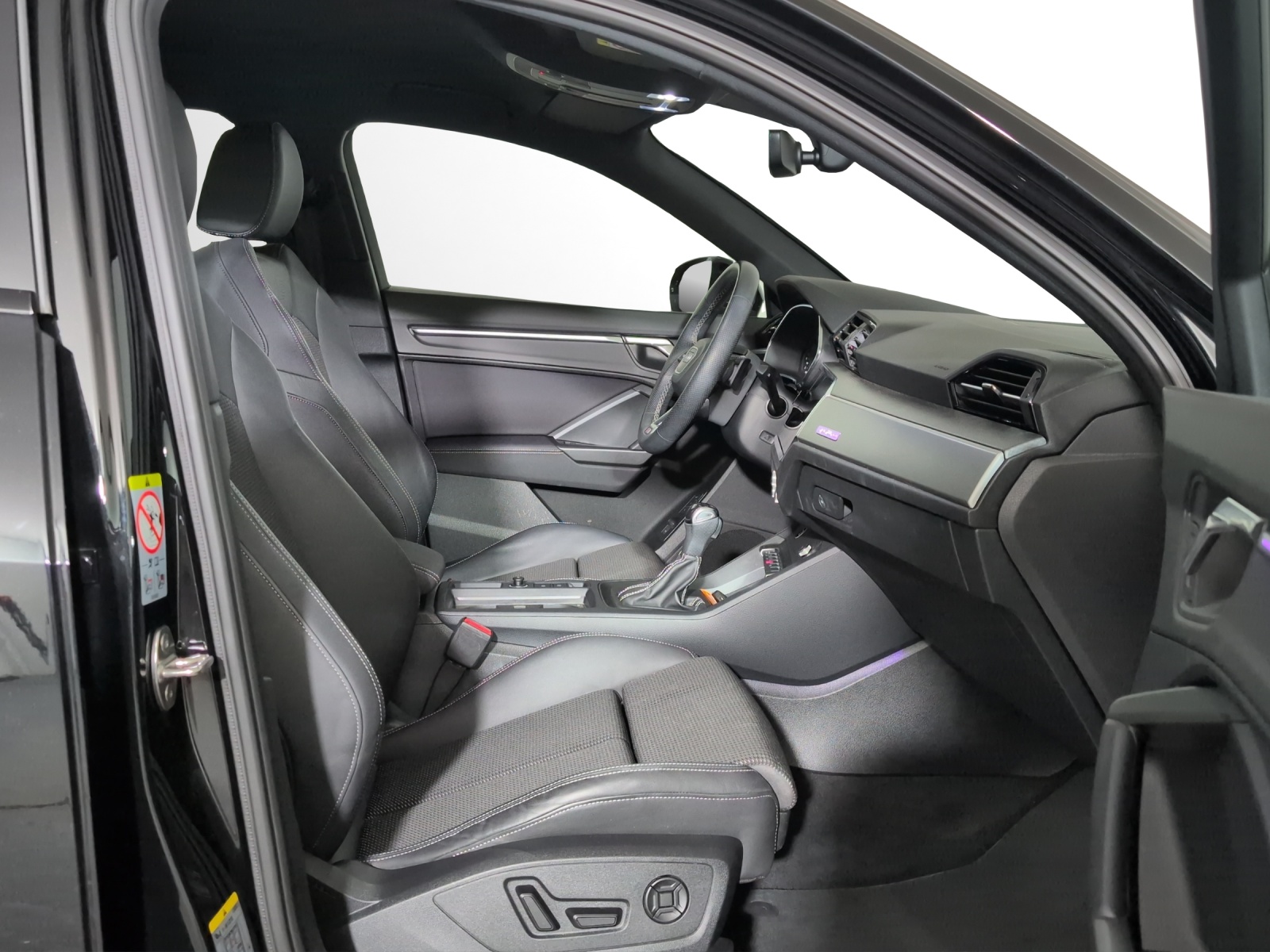 AUDI Q3 Sportback 40 TDI S line quattro S-tronic-image-6
