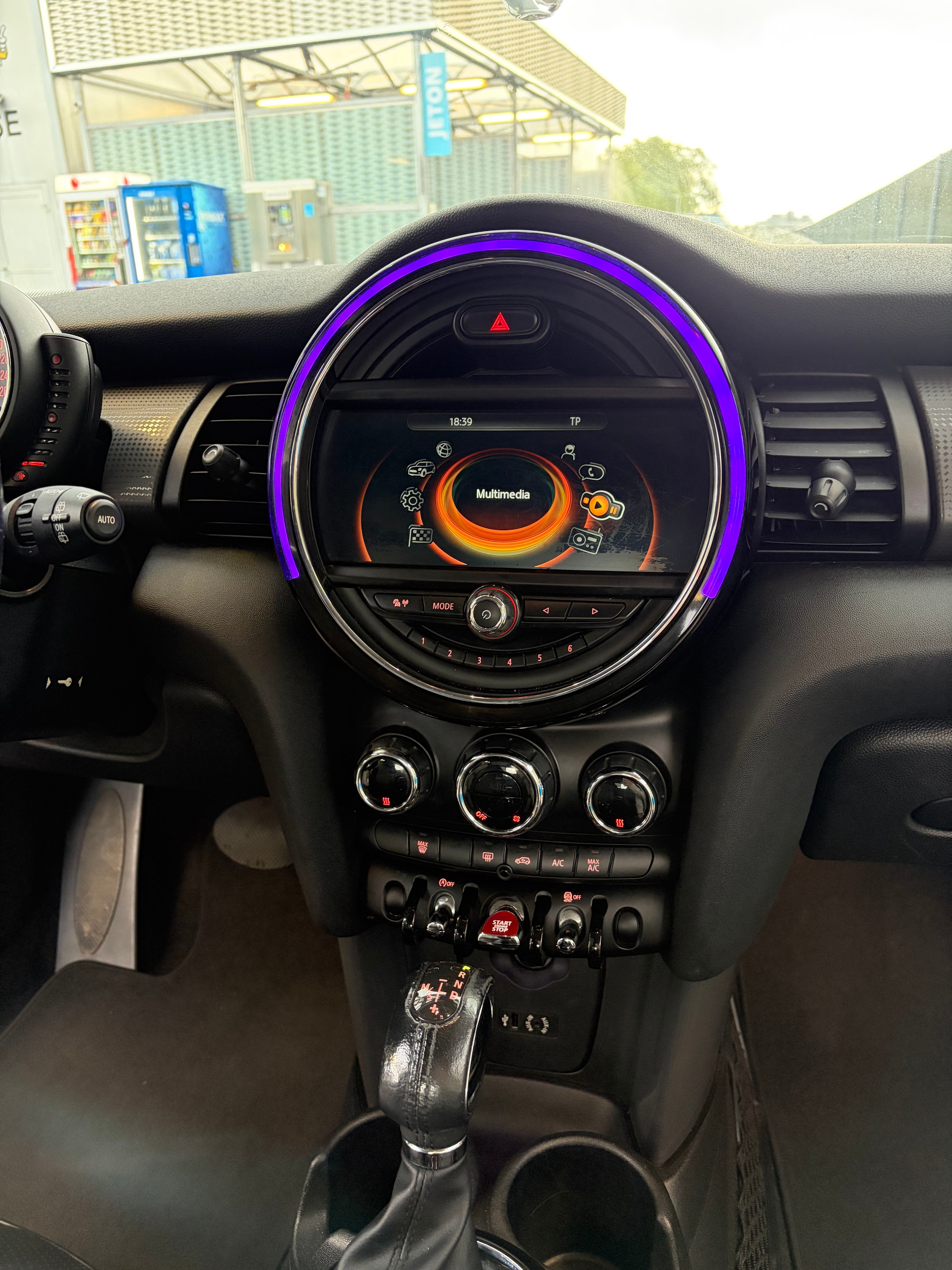 MINI 1.2i One-image-1