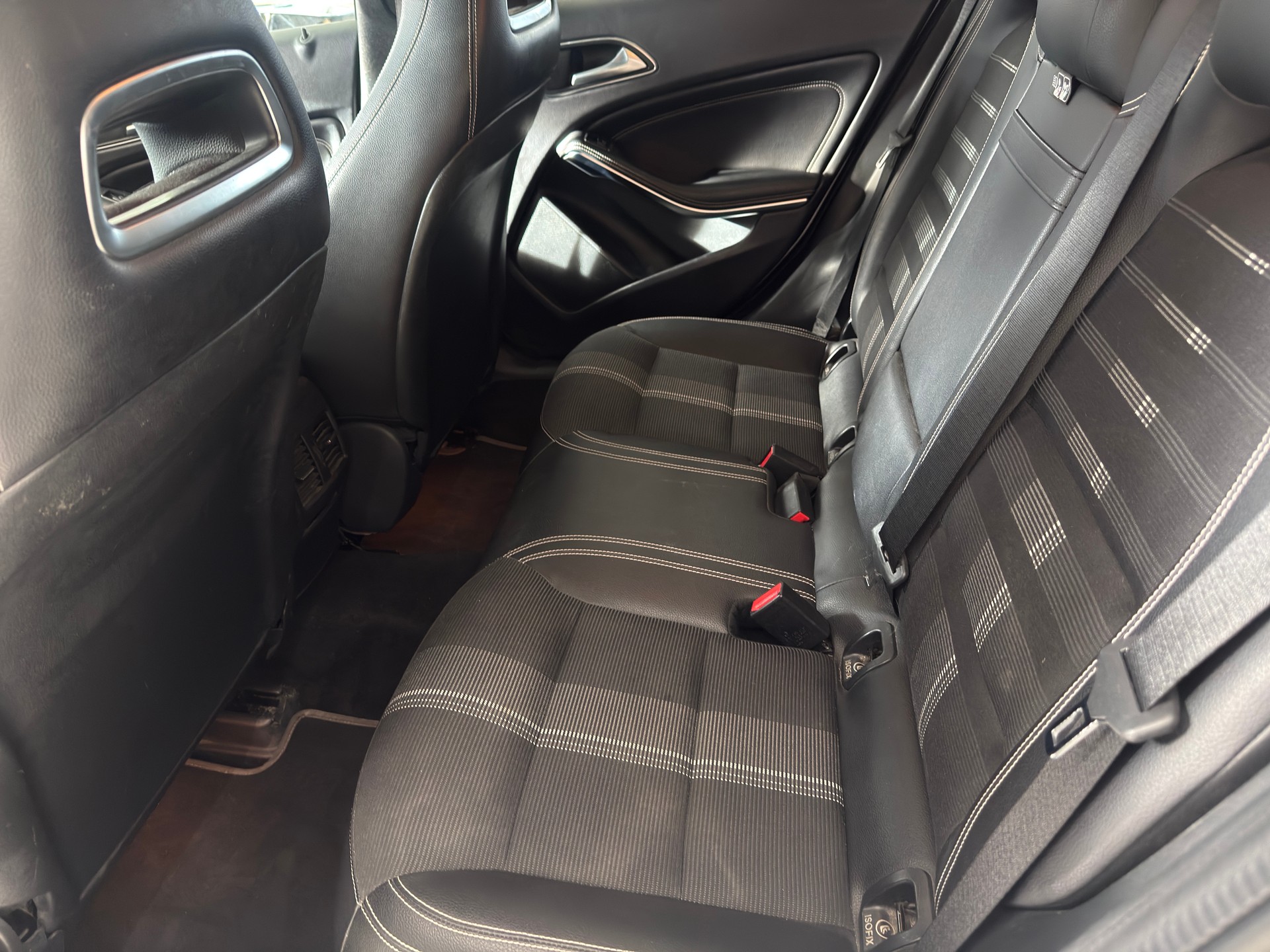 MERCEDES-BENZ GLA 220 d Urban 4Matic 7G-DCT-image-6