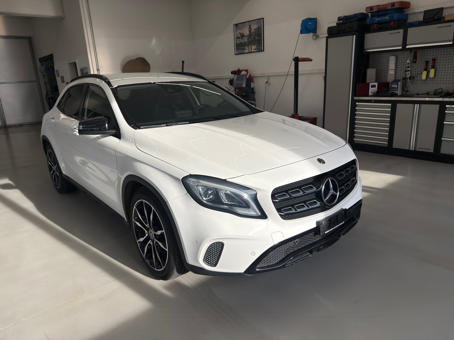 MERCEDES-BENZ GLA 220 d Urban 4Matic 7G-DCT-image-1