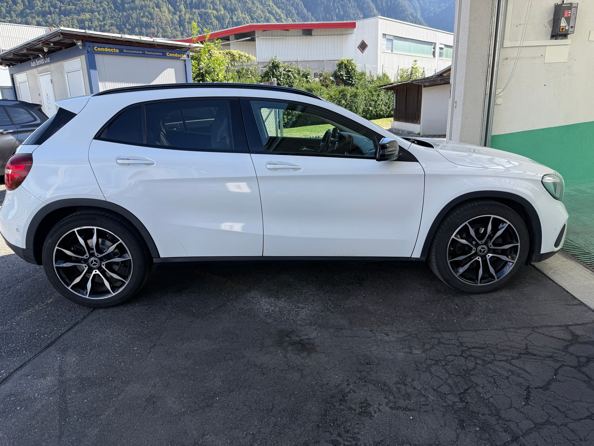MERCEDES-BENZ GLA 220 d Urban 4Matic 7G-DCT-image-2