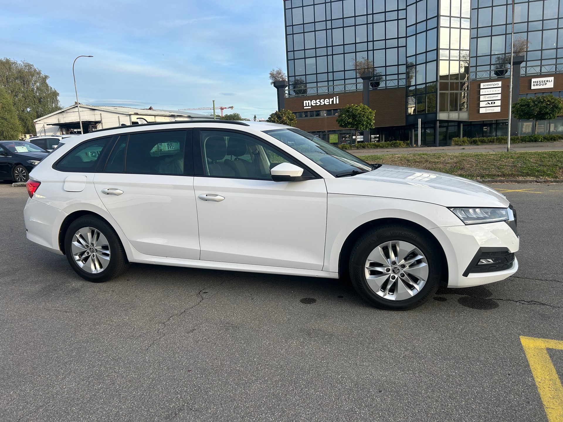 SKODA Octavia Combi 2.0 TDI DSG Style-image-2