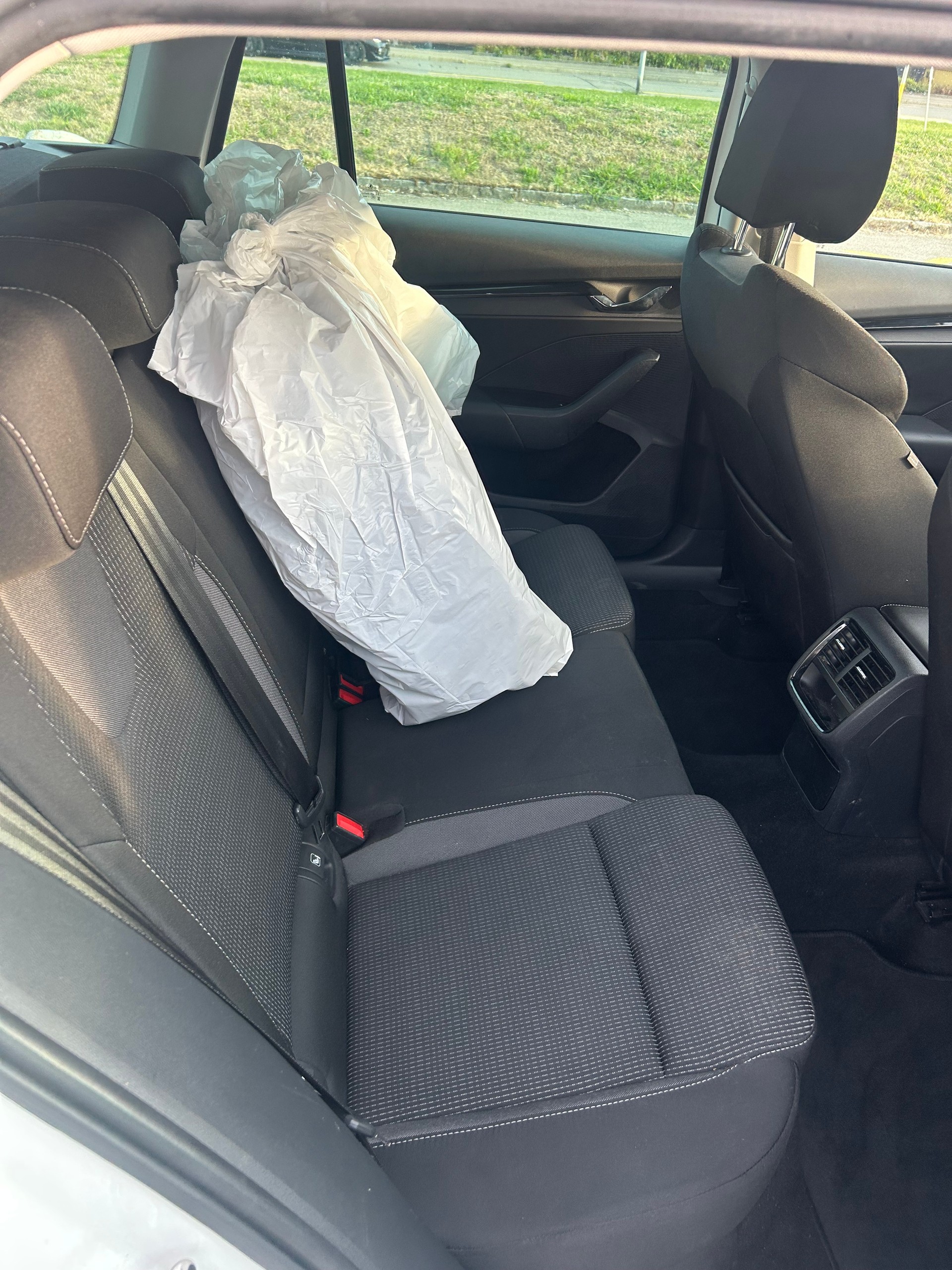 SKODA Octavia Combi 2.0 TDI DSG Style-image-3