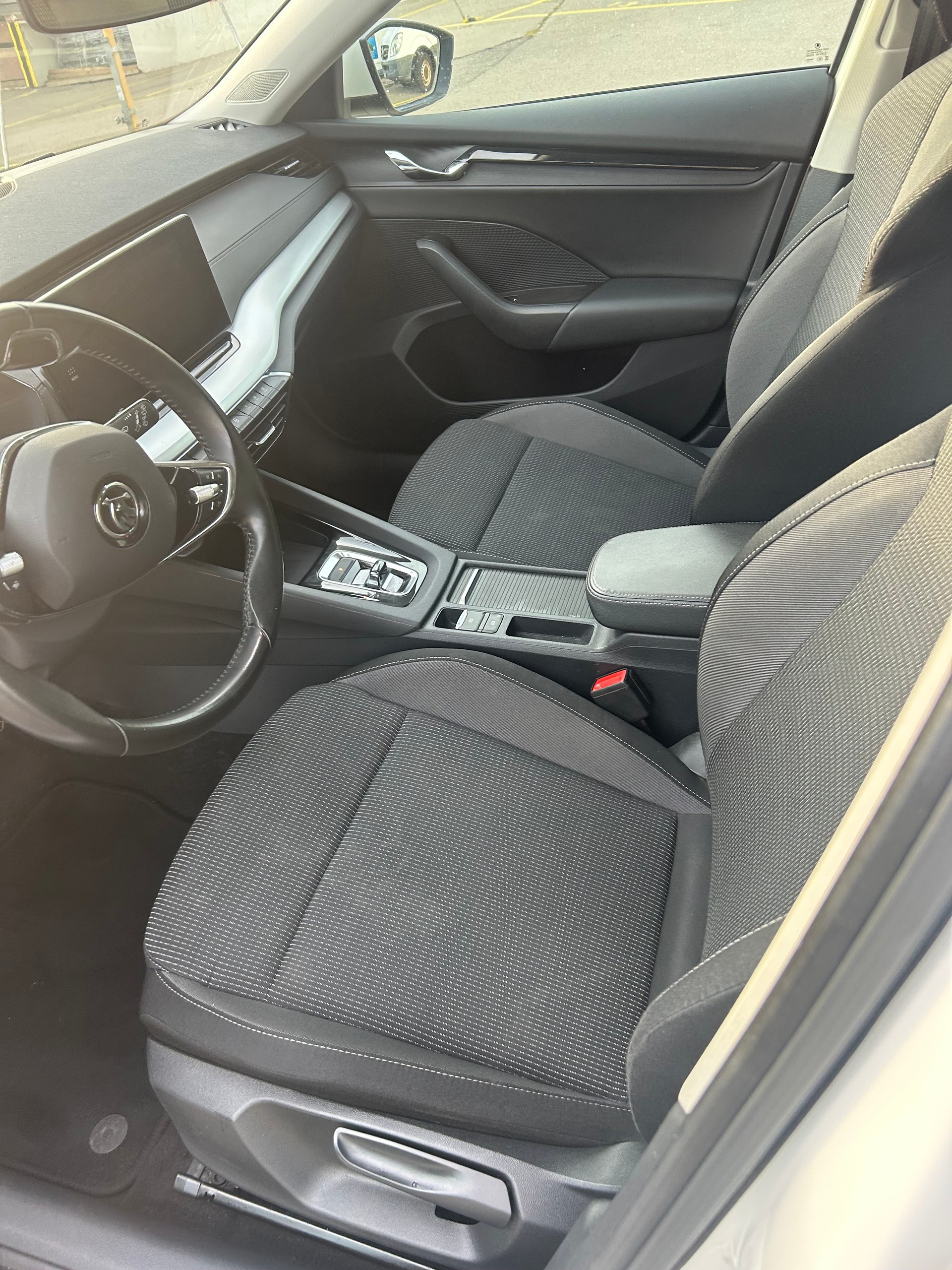 SKODA Octavia Combi 2.0 TDI DSG Style-image-4