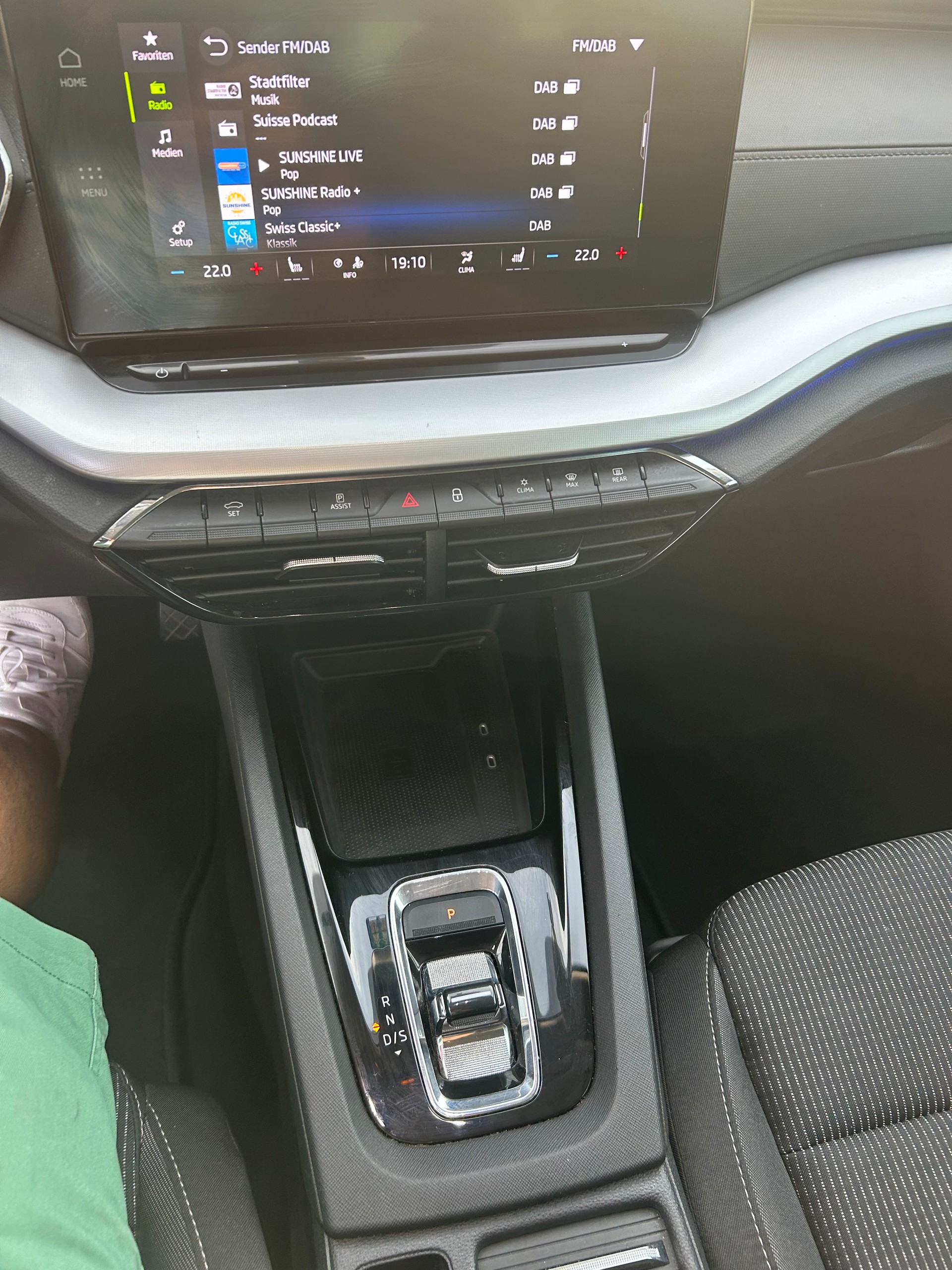 SKODA Octavia Combi 2.0 TDI DSG Style-image-9
