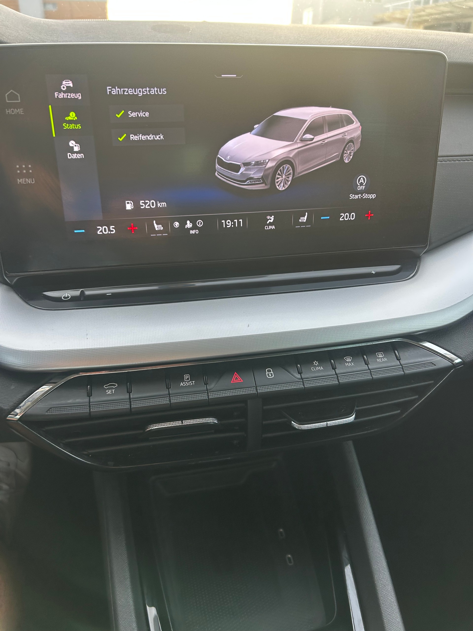 SKODA Octavia Combi 2.0 TDI DSG Style-image-10