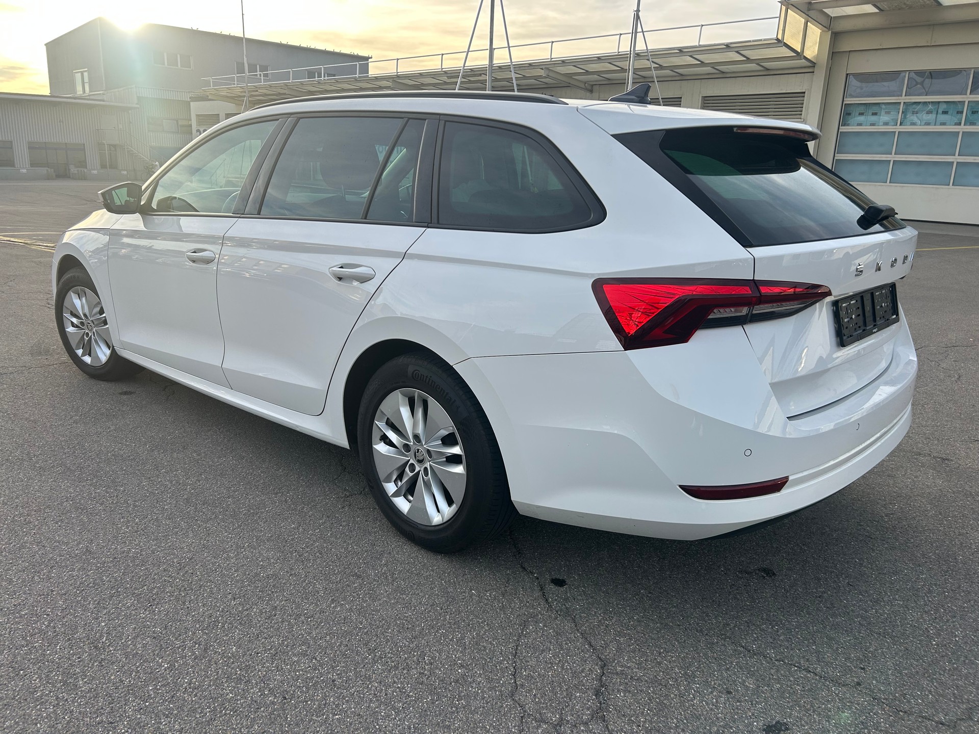 SKODA Octavia Combi 2.0 TDI DSG Style-image-6