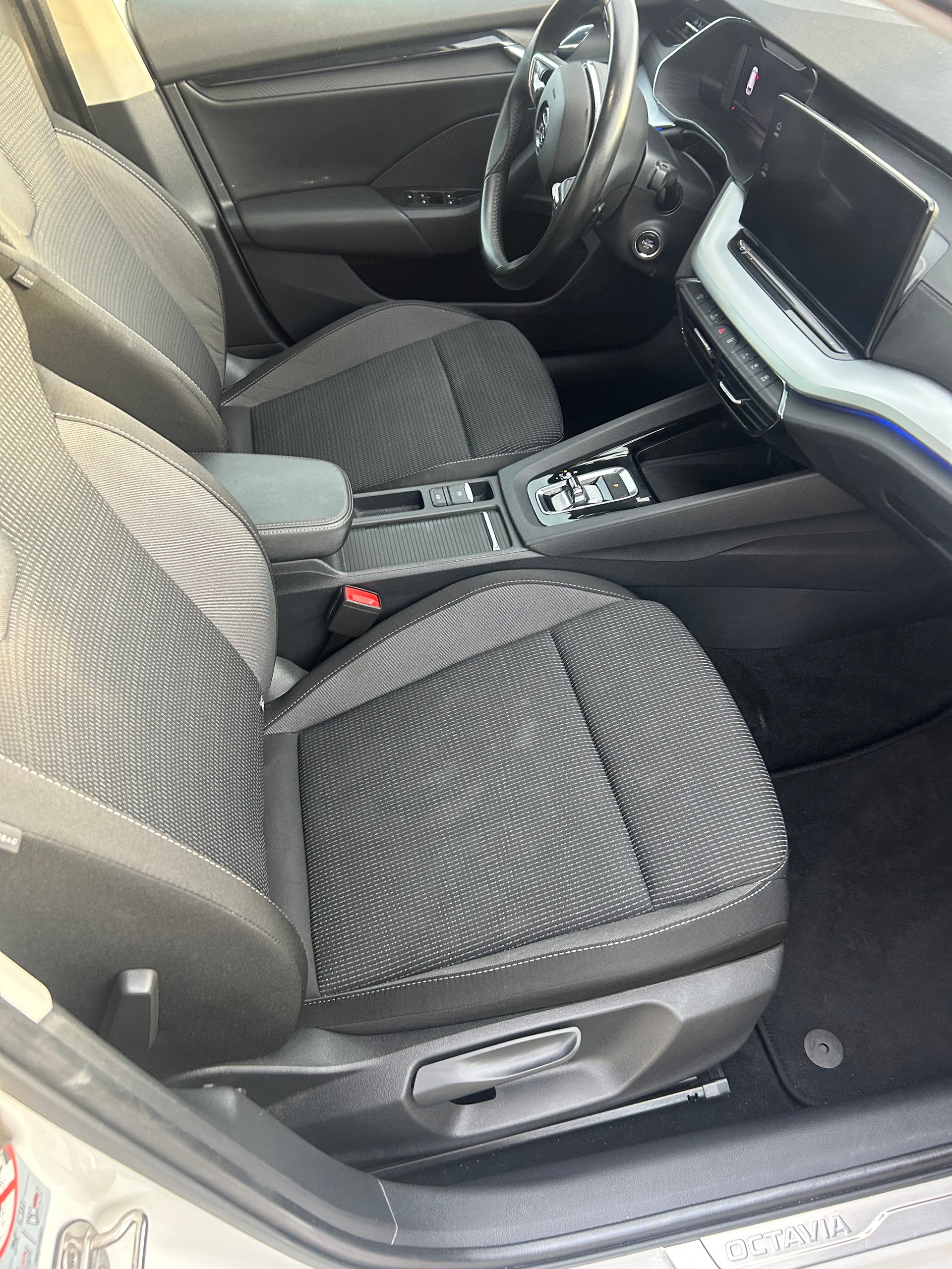 SKODA Octavia Combi 2.0 TDI DSG Style-image-1