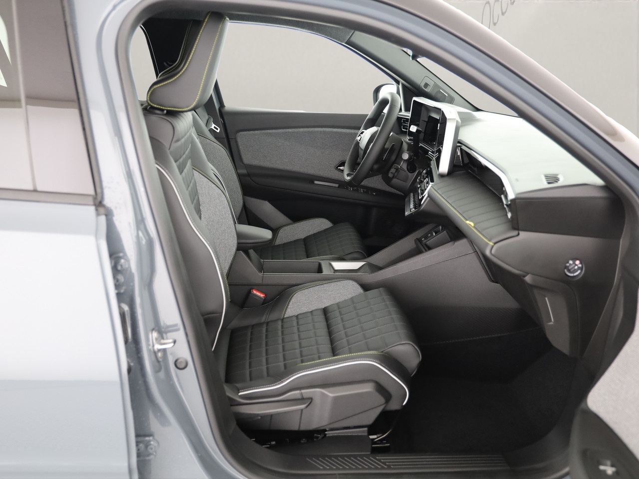 RENAULT R4 E-Tech Comfort Range iconic-image-6