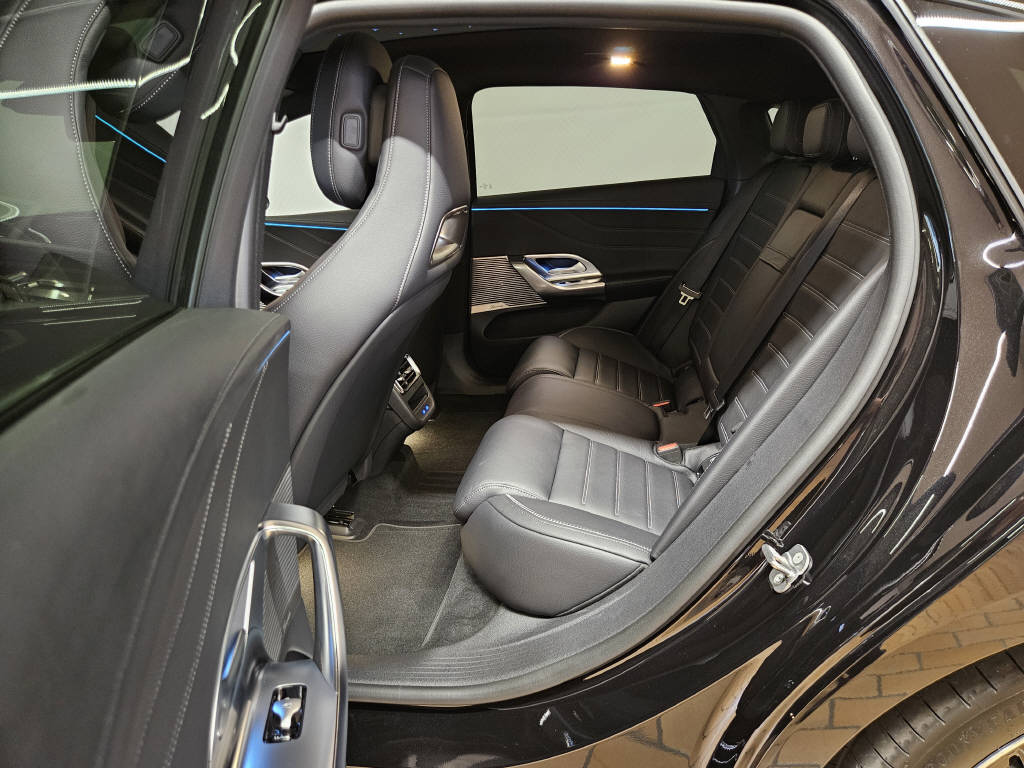 MERCEDES-BENZ C 400 4Matic elektrisch-image-12