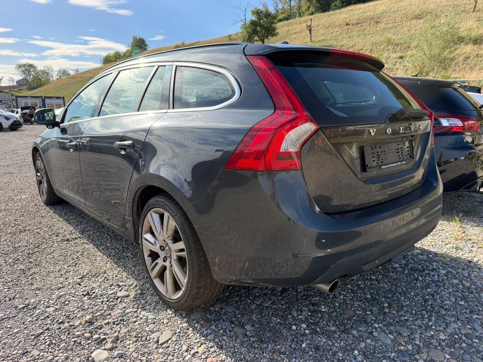 VOLVO V60 D5 AWD Momentum Geartronic-image-2