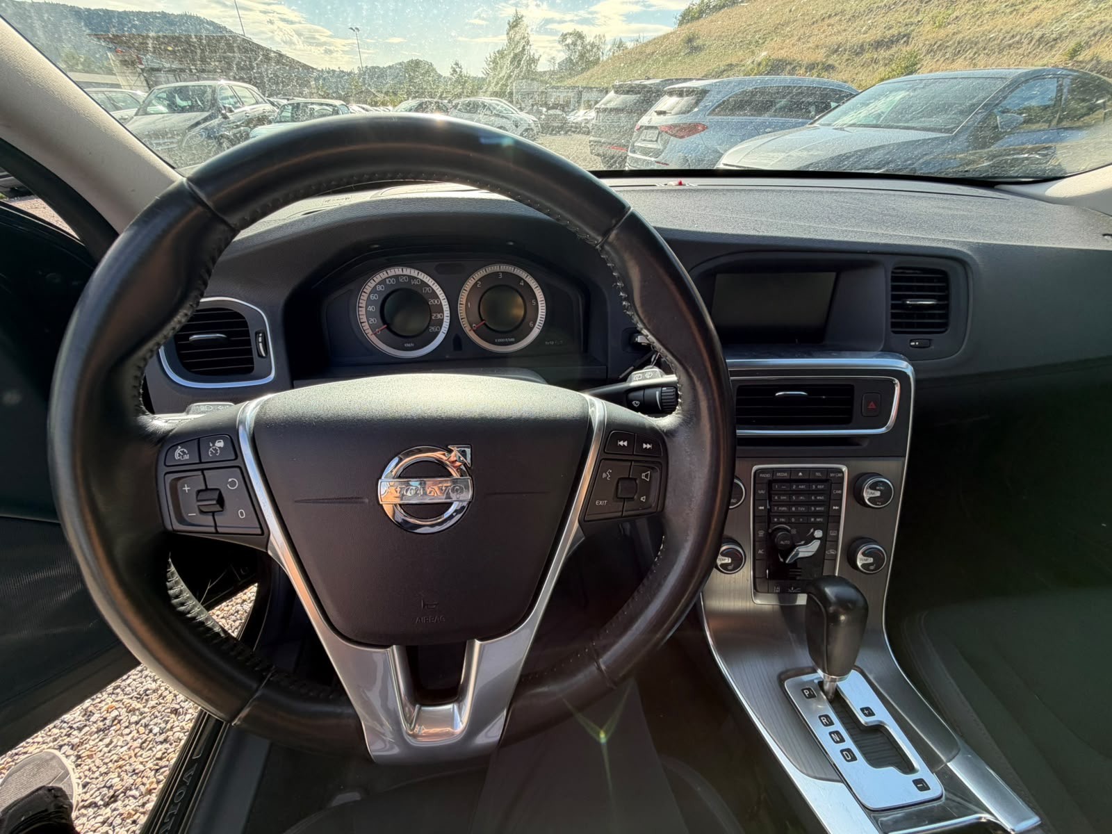 VOLVO V60 D5 AWD Momentum Geartronic-image-9