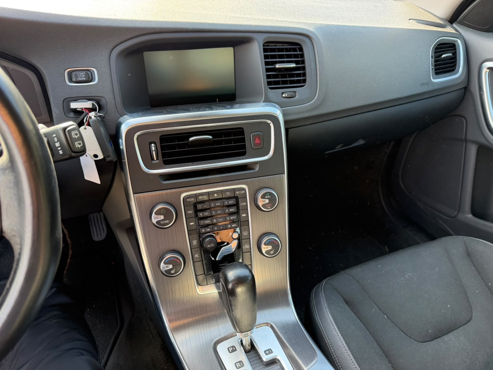 VOLVO V60 D5 AWD Momentum Geartronic-image-11