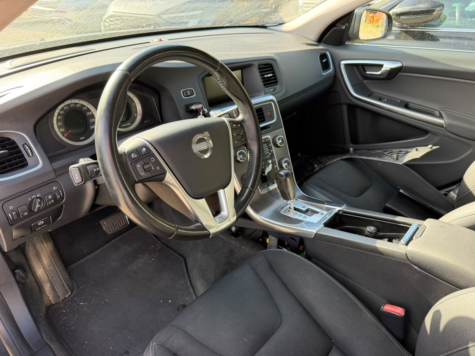 VOLVO V60 D5 AWD Momentum Geartronic-image-8