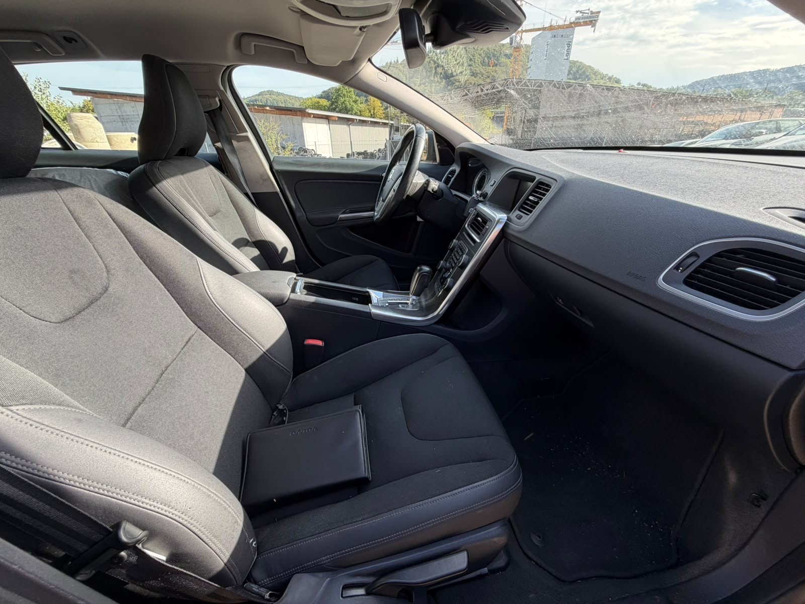 VOLVO V60 D5 AWD Momentum Geartronic-image-14