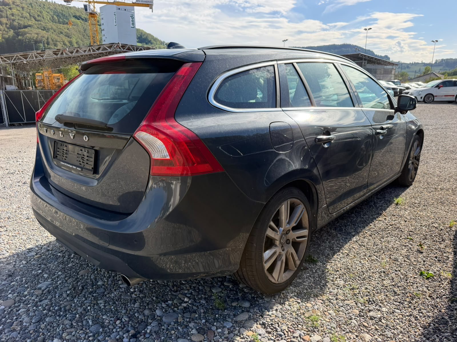 VOLVO V60 D5 AWD Momentum Geartronic-image-4