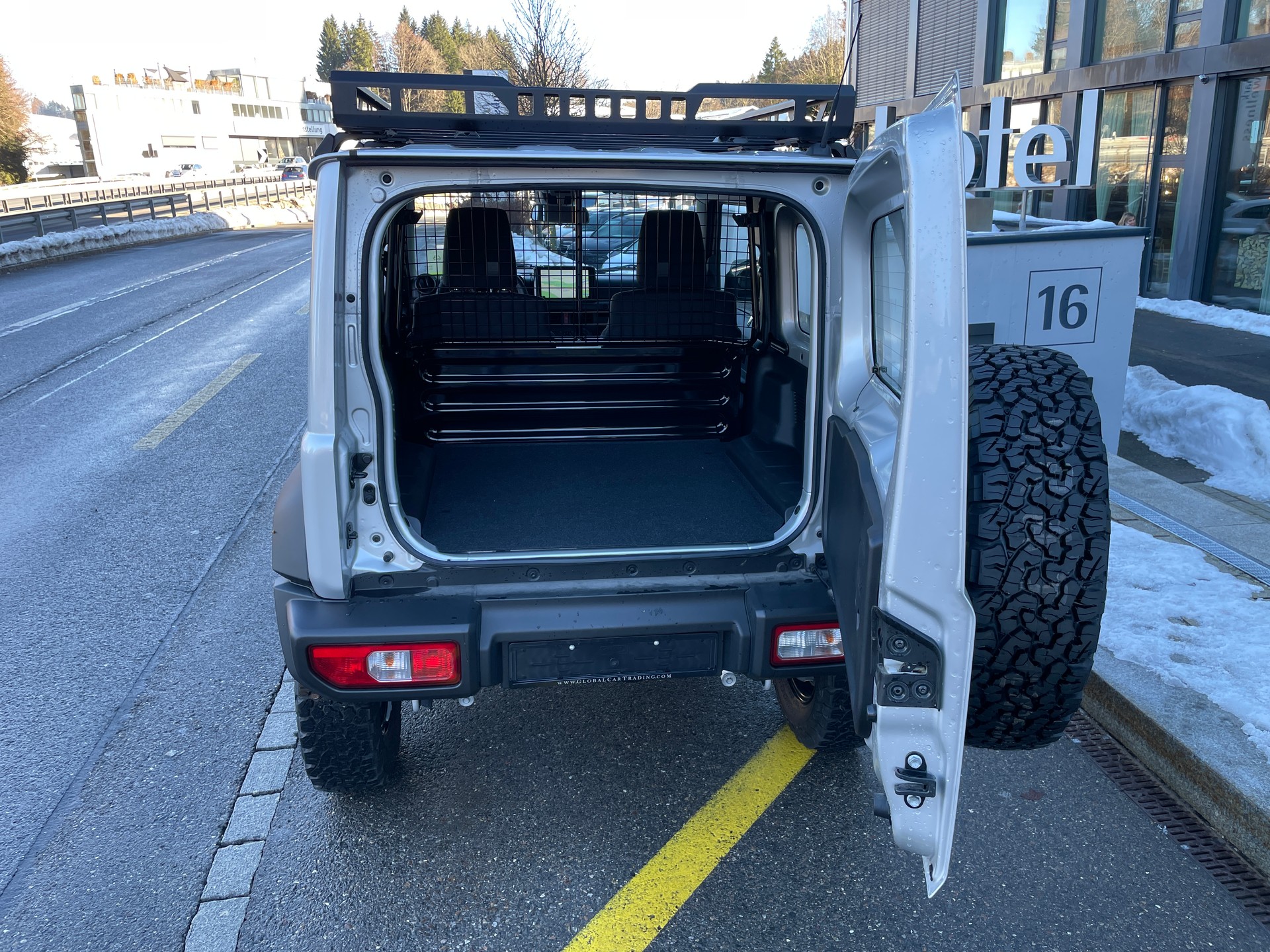 SUZUKI Jimny 1.5 Compact+ 4x4-image-6