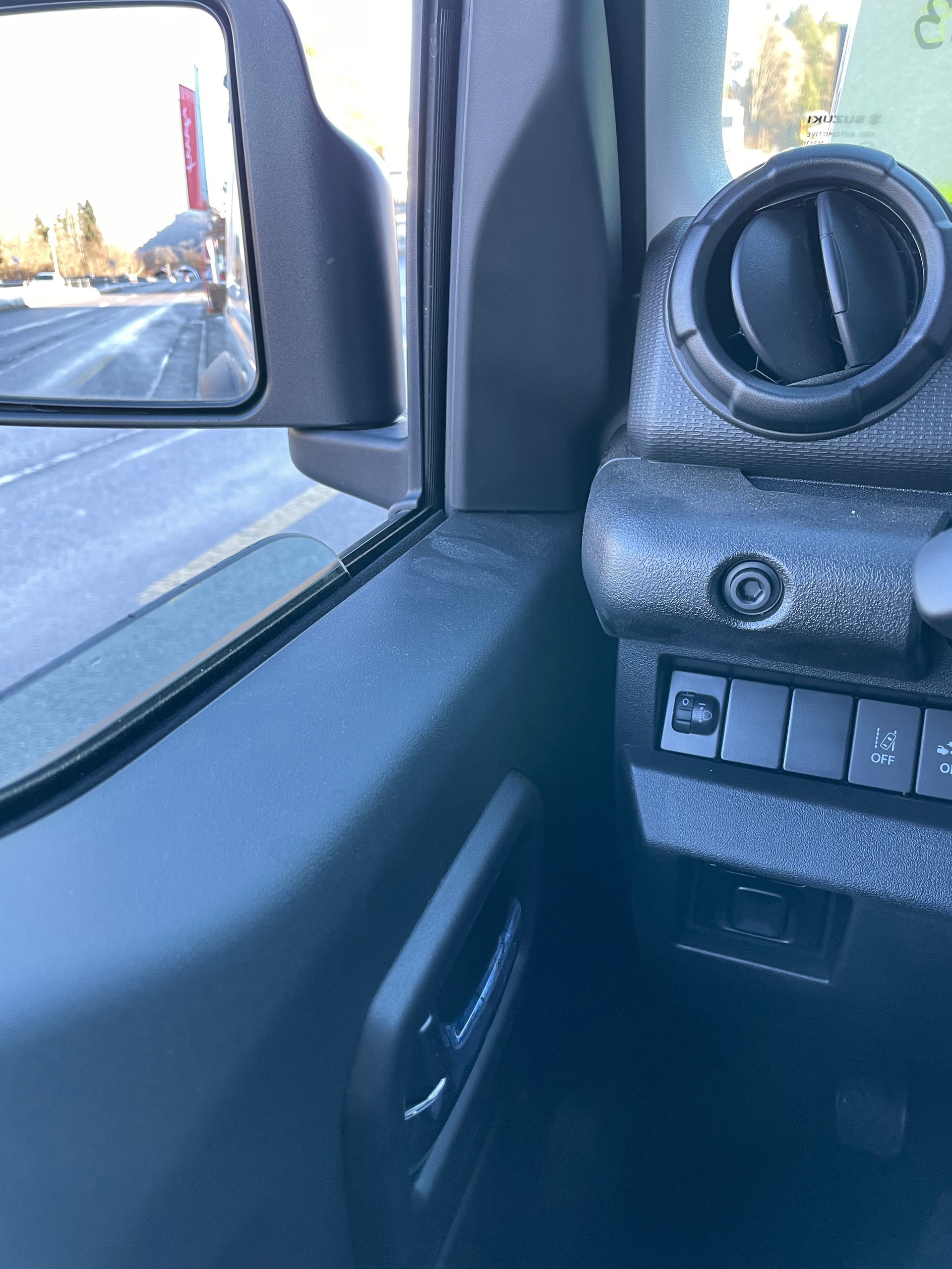 SUZUKI Jimny 1.5 Compact+ 4x4-image-15