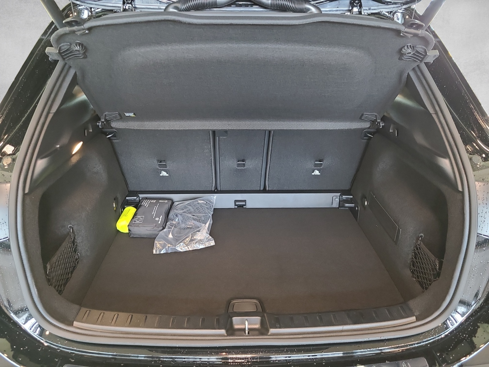 MERCEDES-BENZ GLA 250 Swiss Star AMG 4M H247-image-5