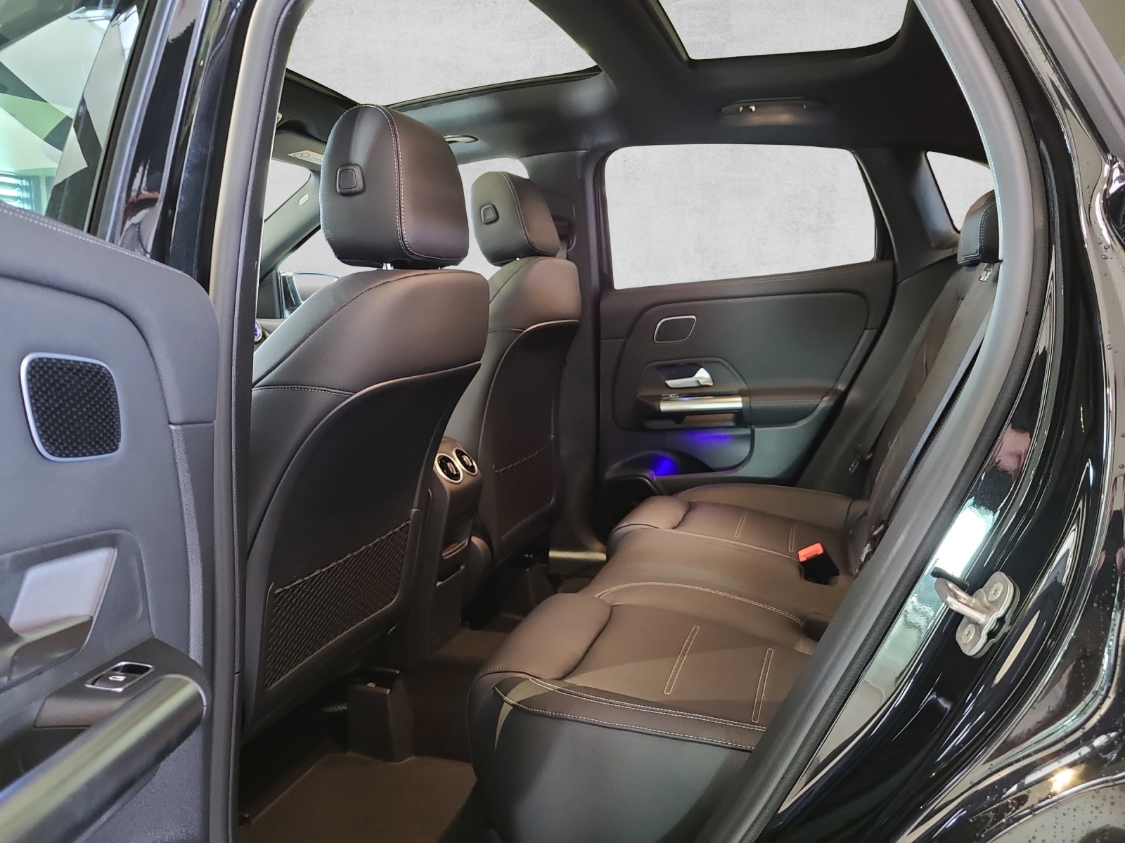 MERCEDES-BENZ GLA 250 Swiss Star AMG 4M H247-image-2