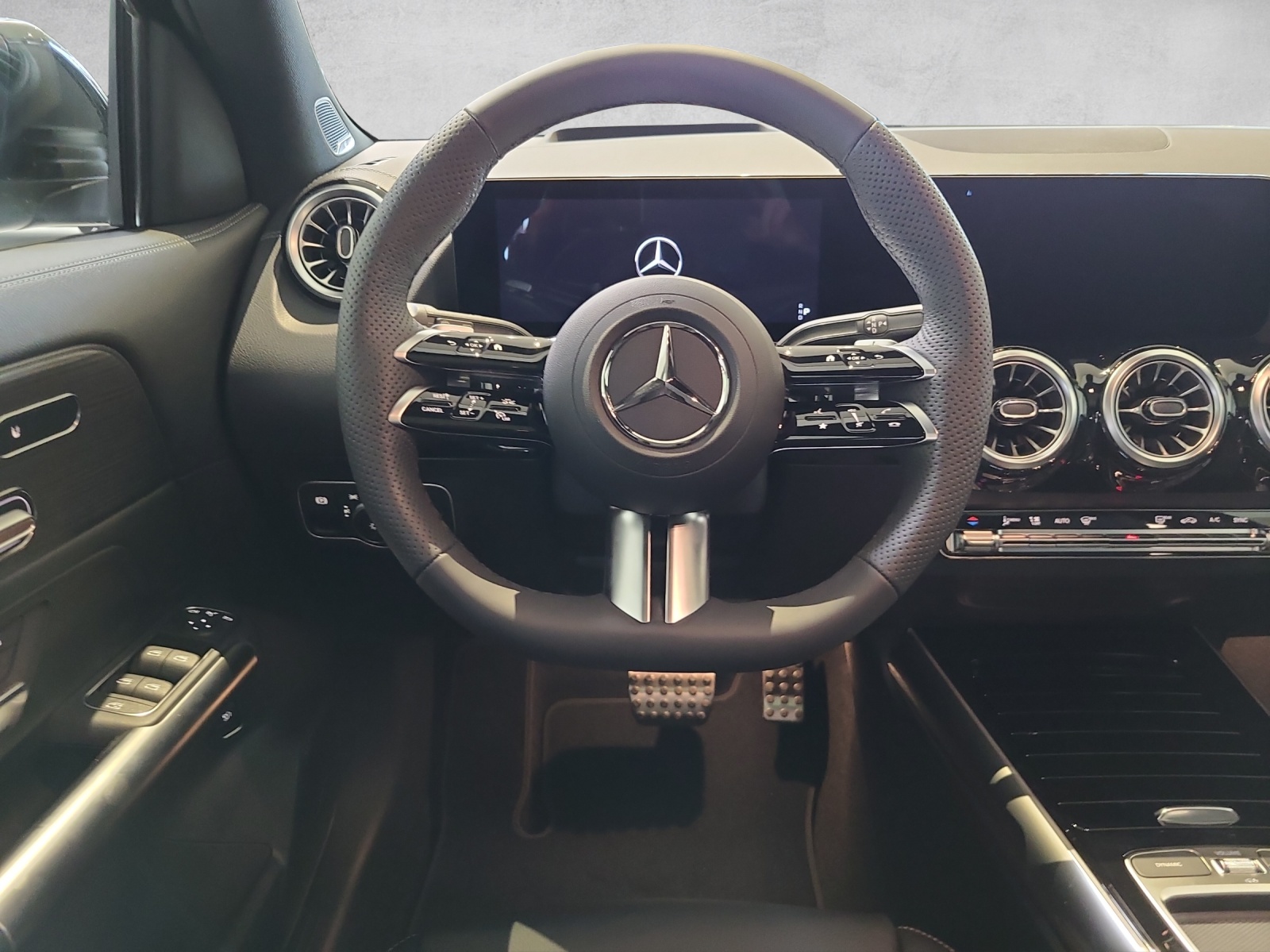 MERCEDES-BENZ GLA 250 Swiss Star AMG 4M H247-image-4