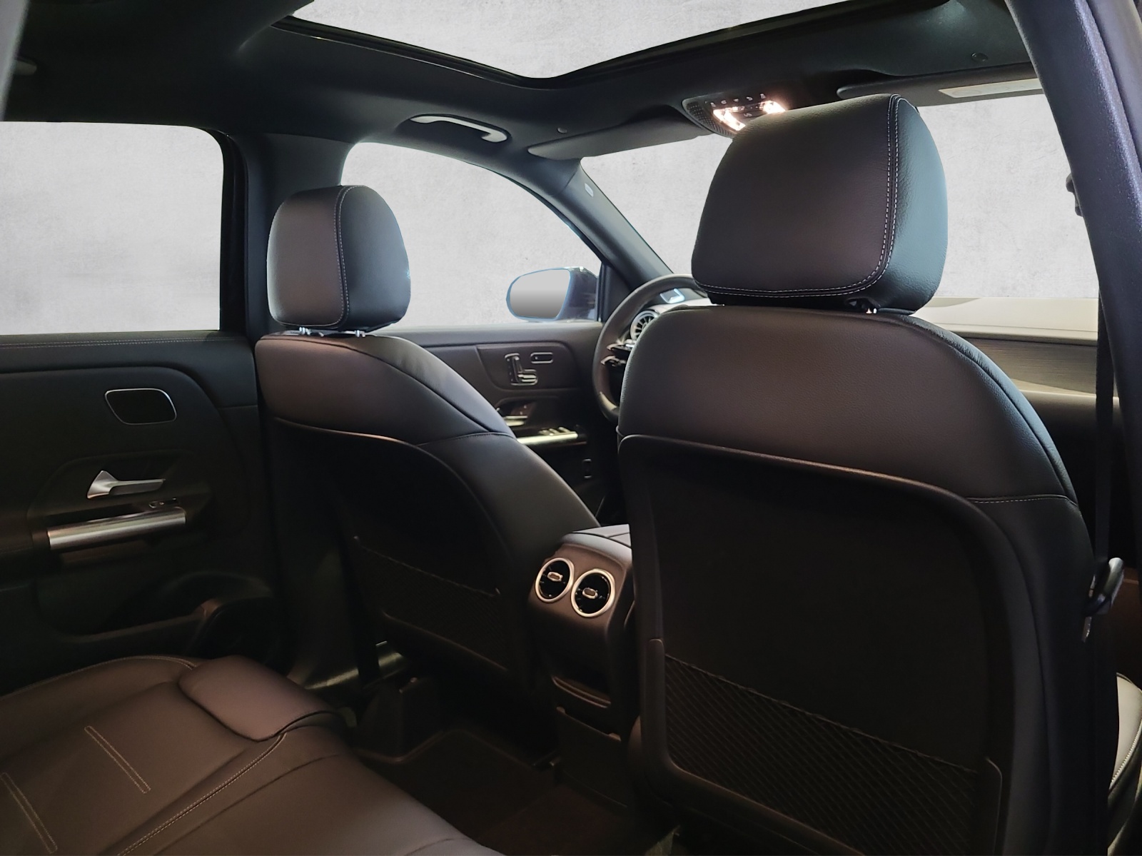 MERCEDES-BENZ GLA 250 Swiss Star AMG 4M H247-image-6