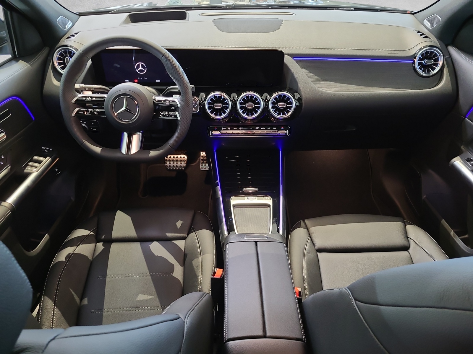 MERCEDES-BENZ GLA 250 Swiss Star AMG 4M H247-image-3