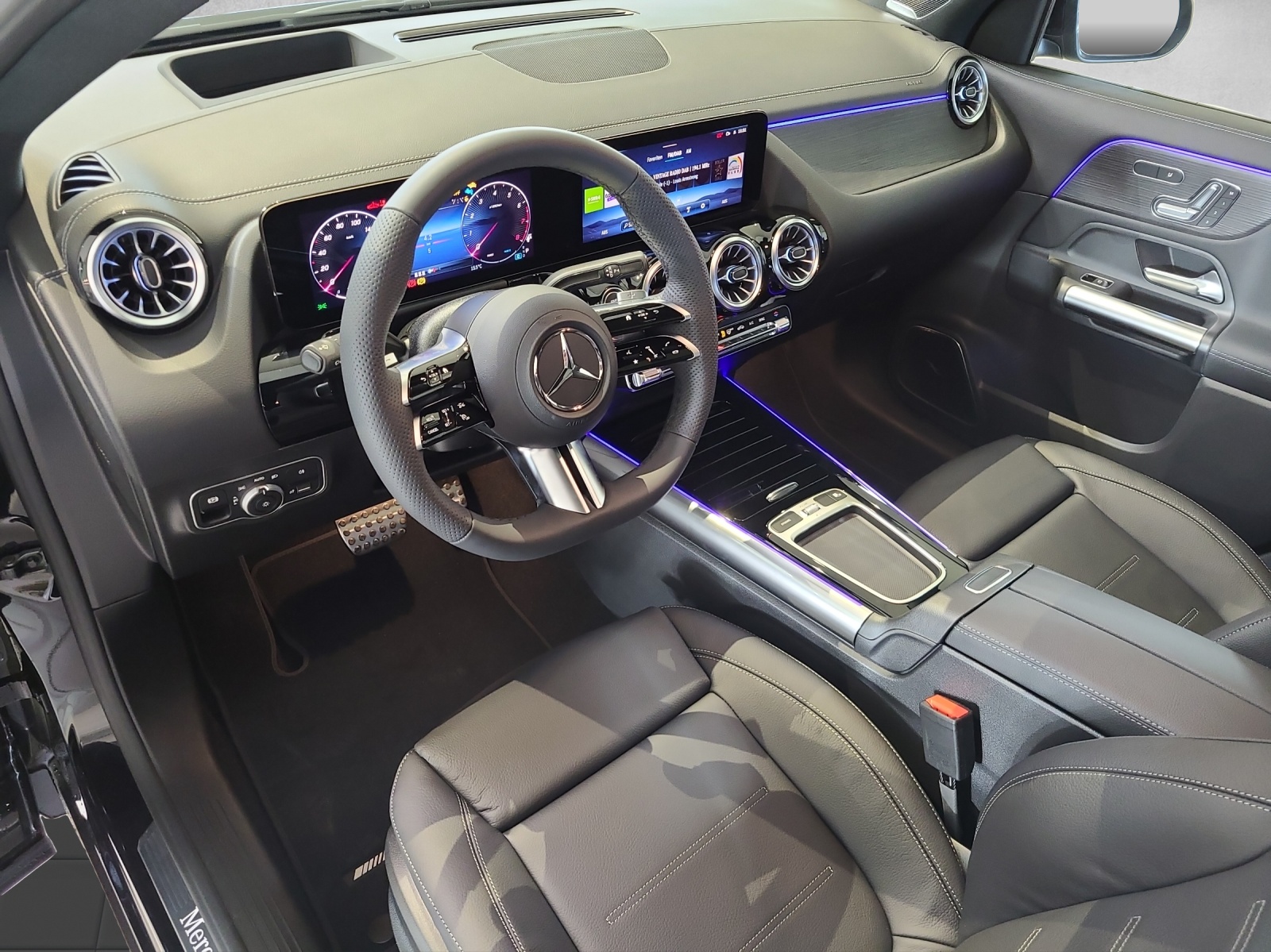 MERCEDES-BENZ GLA 250 Swiss Star AMG 4M H247-image-13