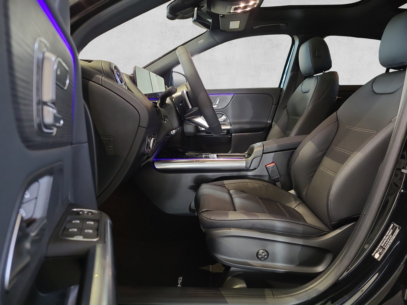 MERCEDES-BENZ GLA 250 Swiss Star AMG 4M H247-image-14