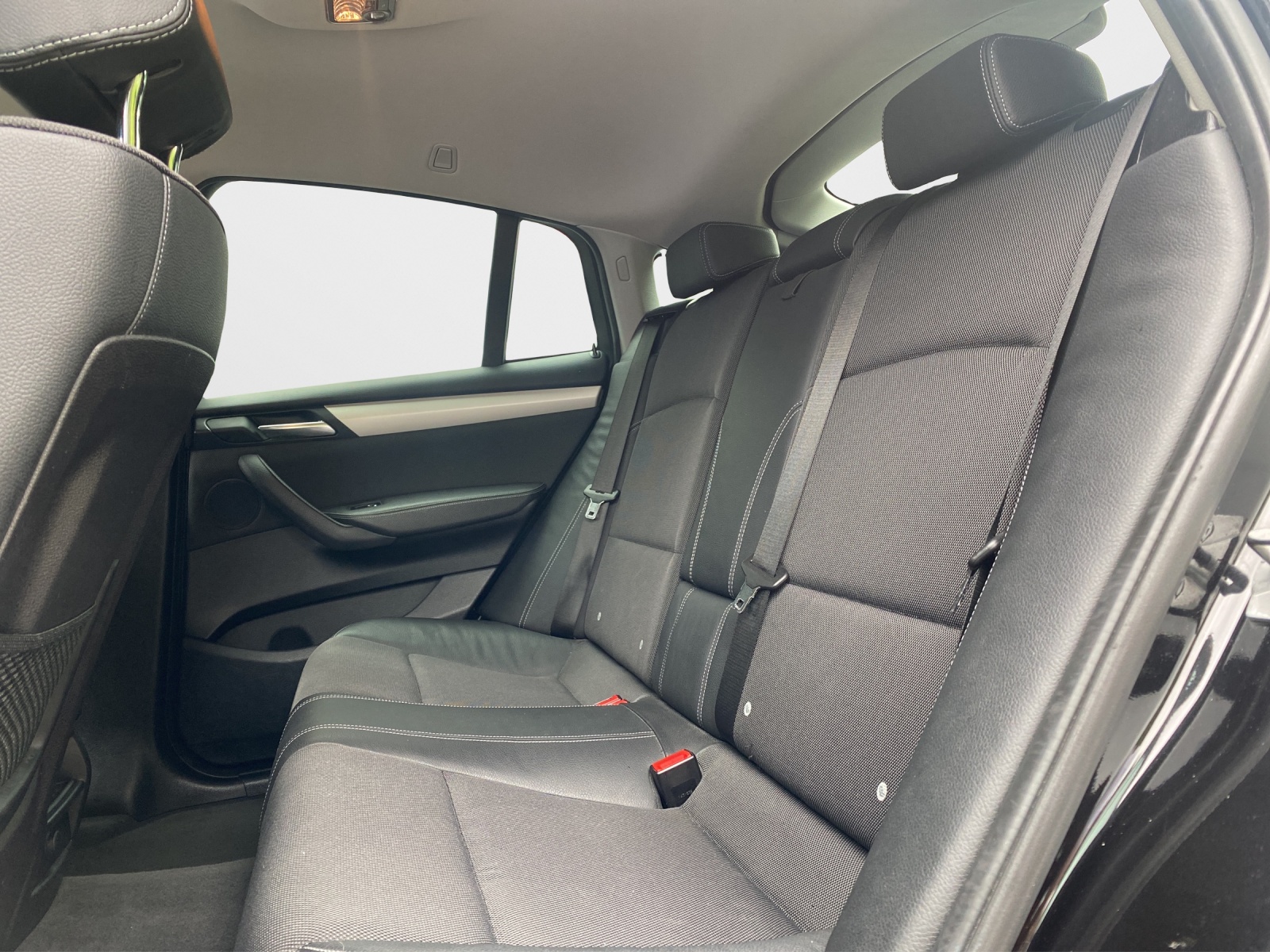BMW X4 xDrive 20d-image-16