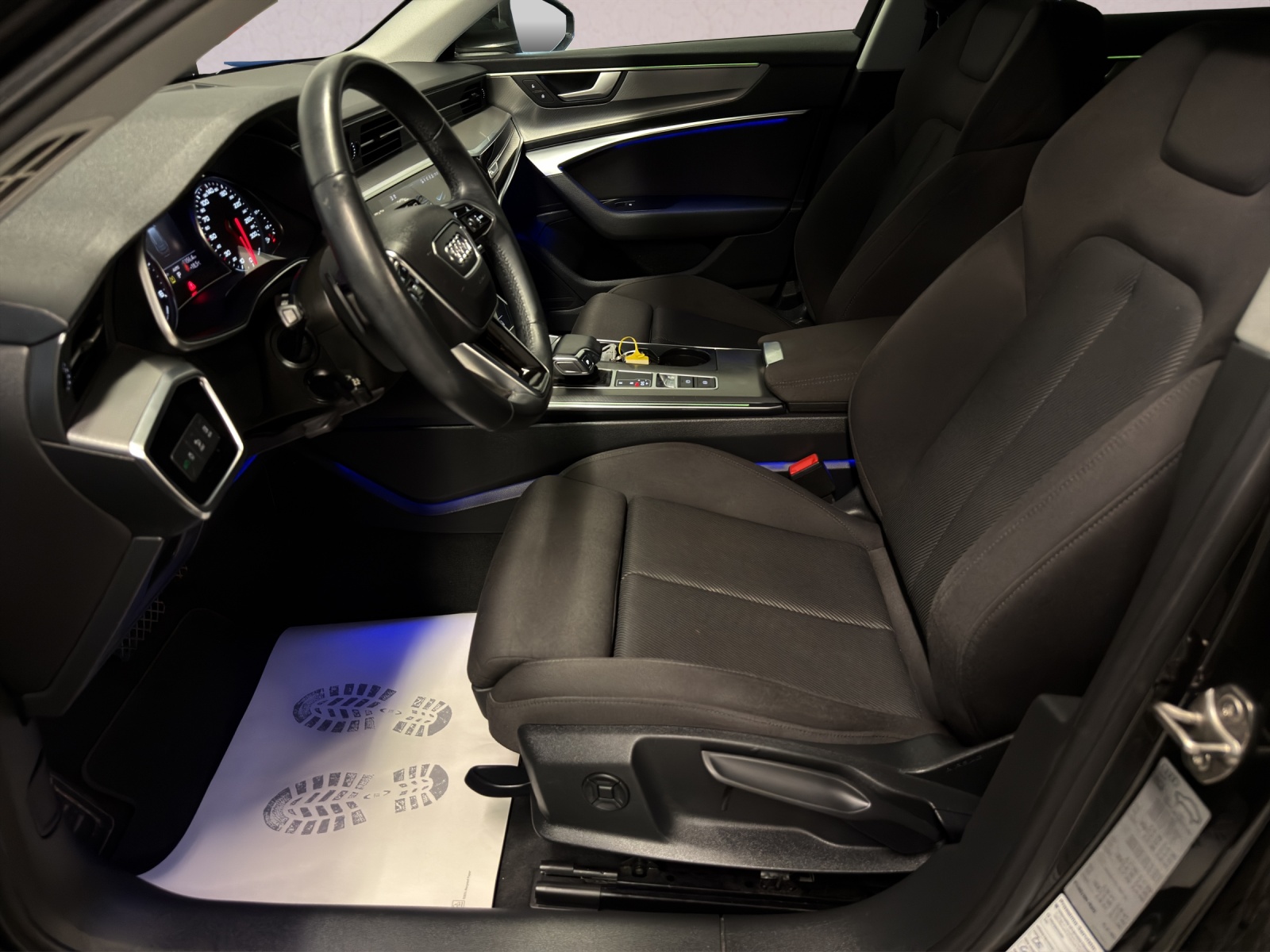 AUDI A6 Avant 40TDI Attraction S-tronic-image-12