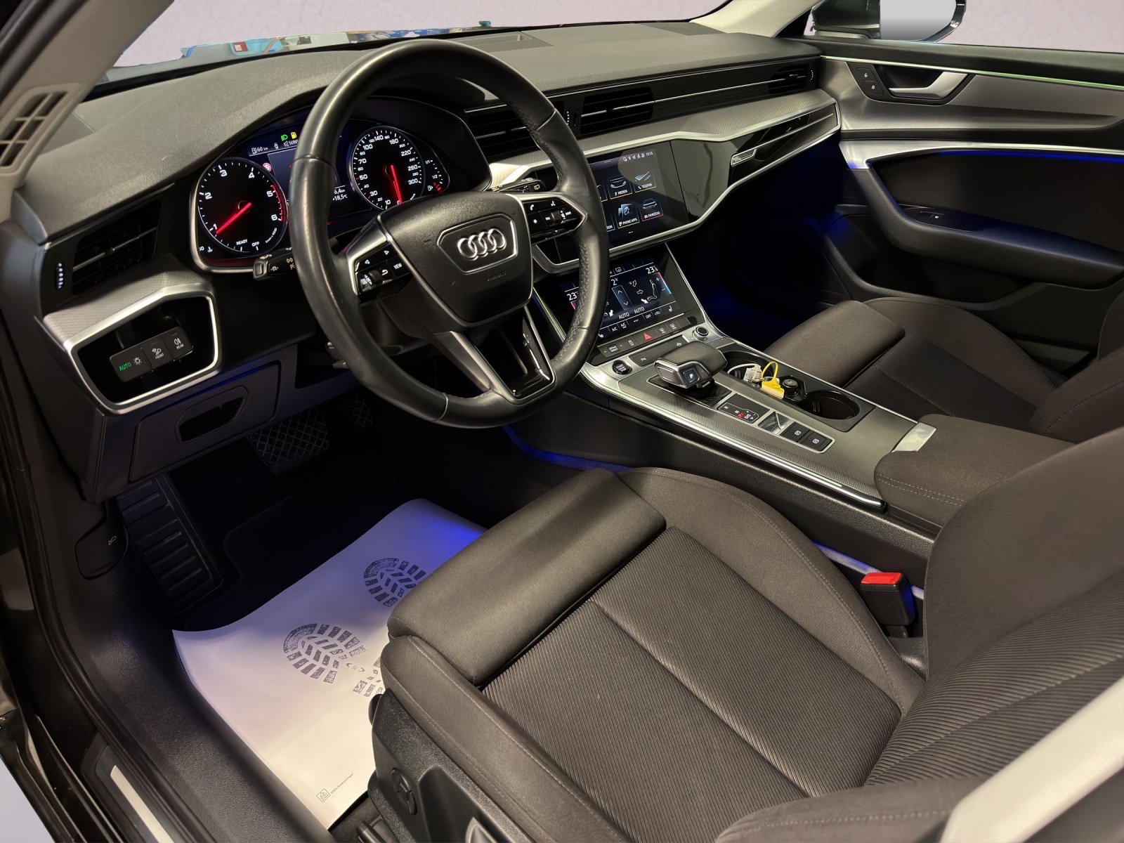 AUDI A6 Avant 40TDI Attraction S-tronic-image-7