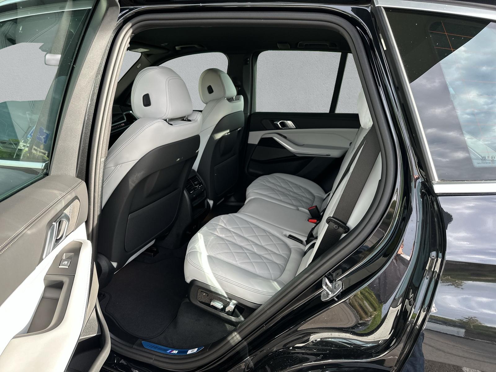 BMW X5 30d xDrive M Sport (CH) AHK 3.5T ** 7 Places **-image-11