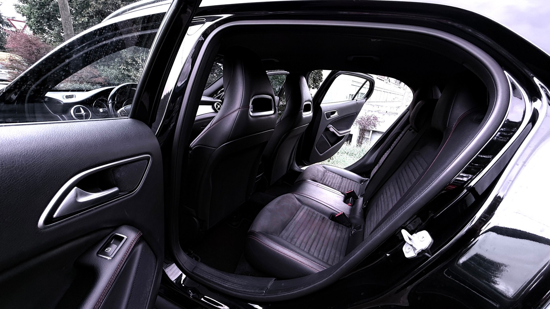 MERCEDES-BENZ GLA 220 d AMG Line 4Matic 7G-DCT-image-9