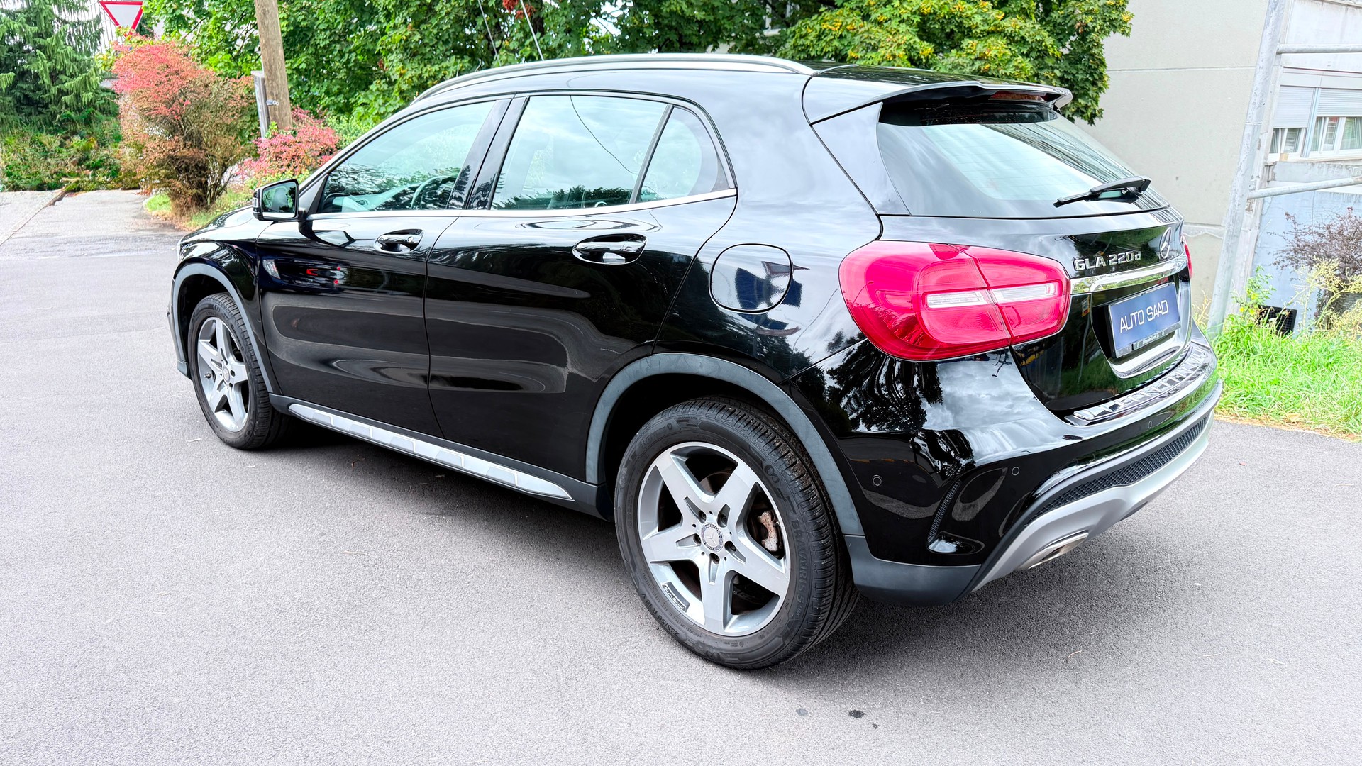 MERCEDES-BENZ GLA 220 d AMG Line 4Matic 7G-DCT-image-4
